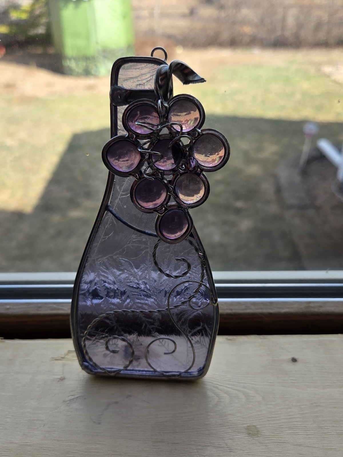 Handmade Purple Stained Glass Wine Grapes Suncatcher Glass Metal ~5×2.5 in