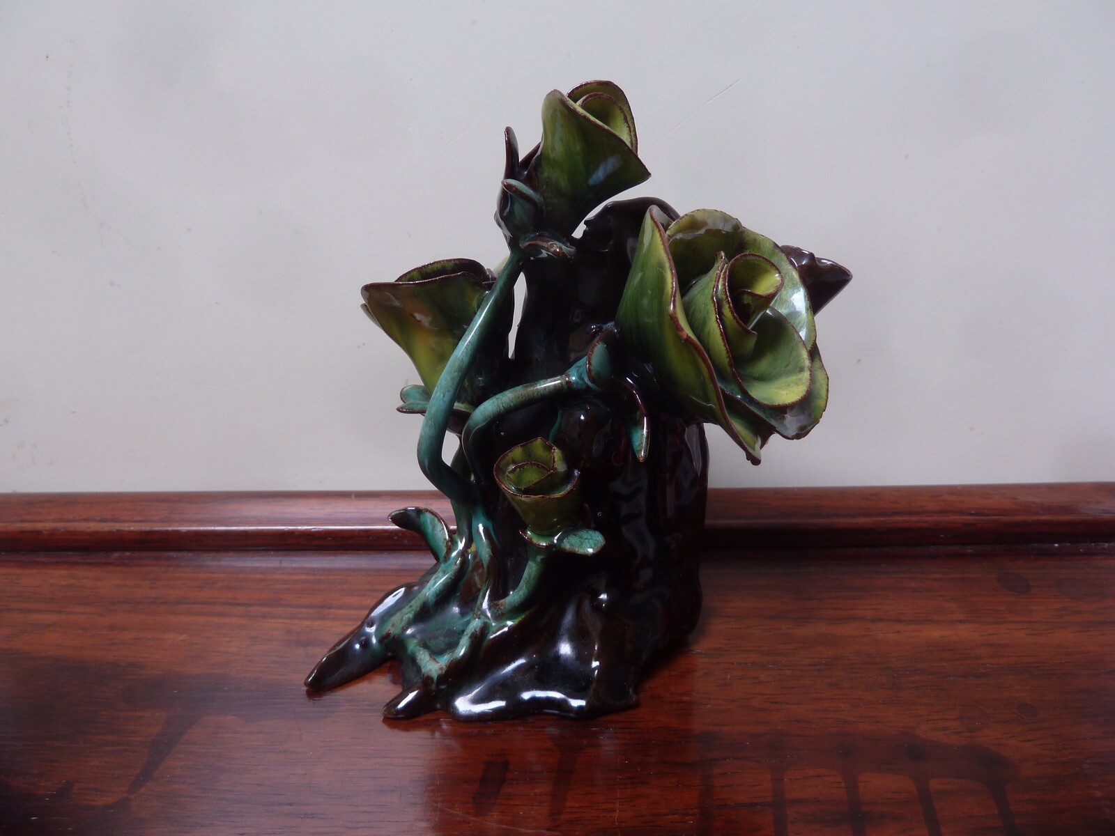 VINTAGE MAJOLICA BUD VASE OR PLANTER APPLIED 3D ROSES FLOWERS ASIAN STYLE