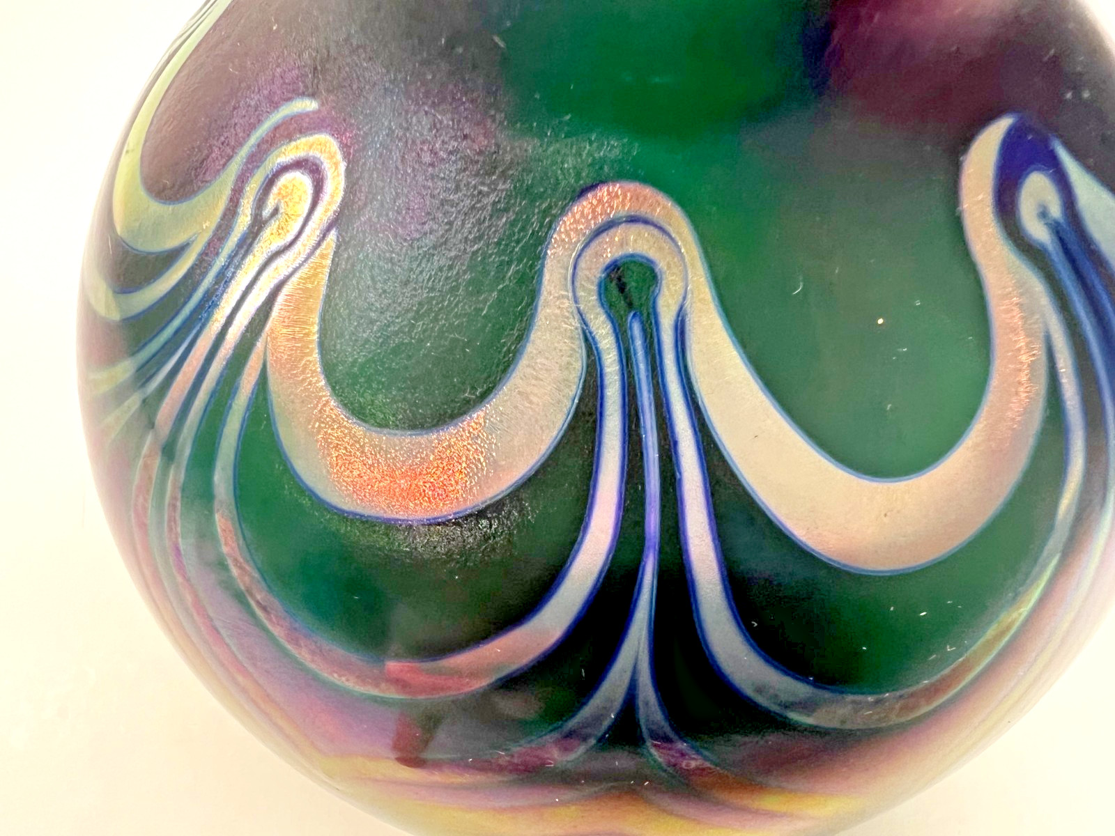 Signed Art Glass Iridescent Pulled Feather Iridescent Vase 4.5″ tall studio 2013