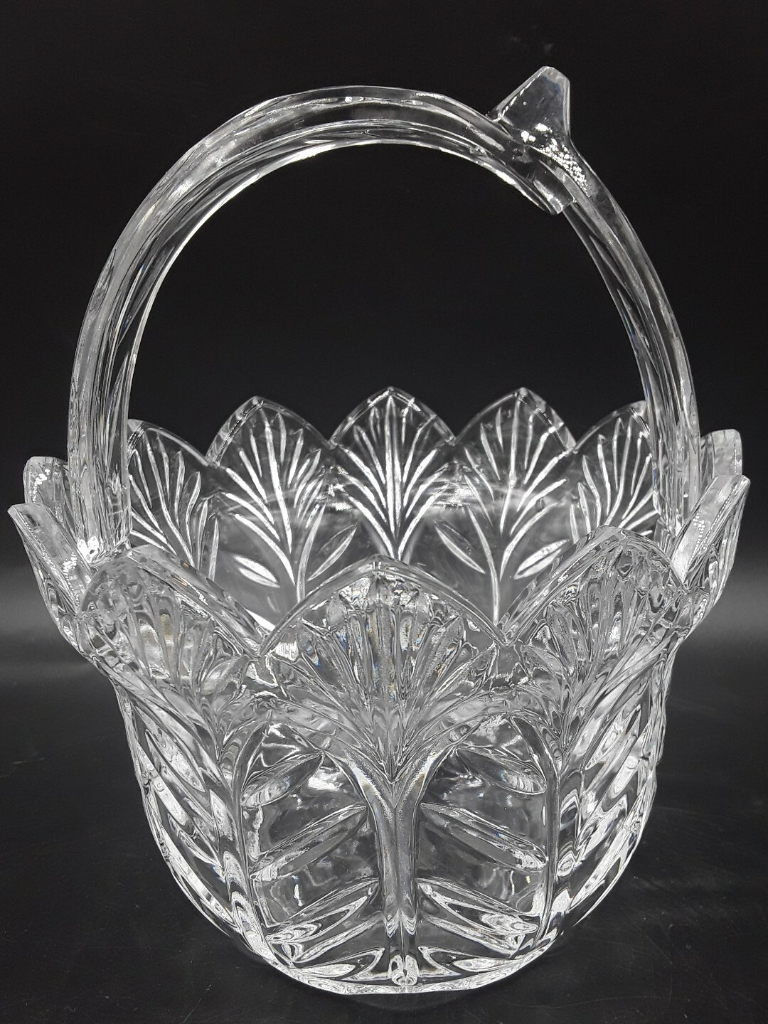 VINTAGE LEAD CRYSTAL CLEAR LEAF DESIGN 8″ HANDLED BASKET