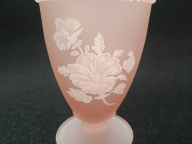 Westmoreland Hand Painted Flowers Peach Pink Frosted 5-3/8″ Bud Vase PNKB23