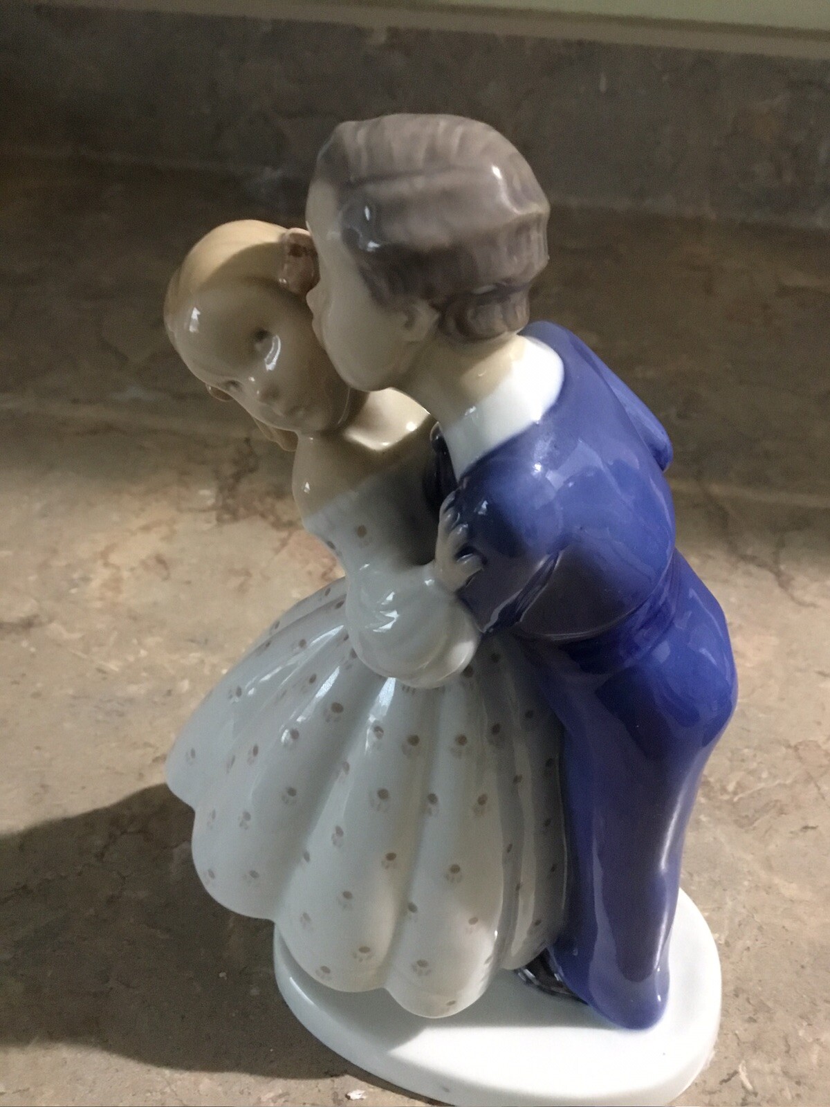 Vintage Bing & Grondahl Denmark “FIRST KISS” Boy Kissing Girl #2162 NO BOX