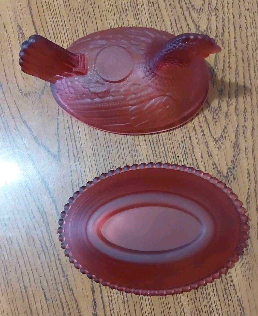 Red Cranberry Color Frosted Hen On Nest Glass Candy Dish 3 1/2 T x4 3/4 L NEW