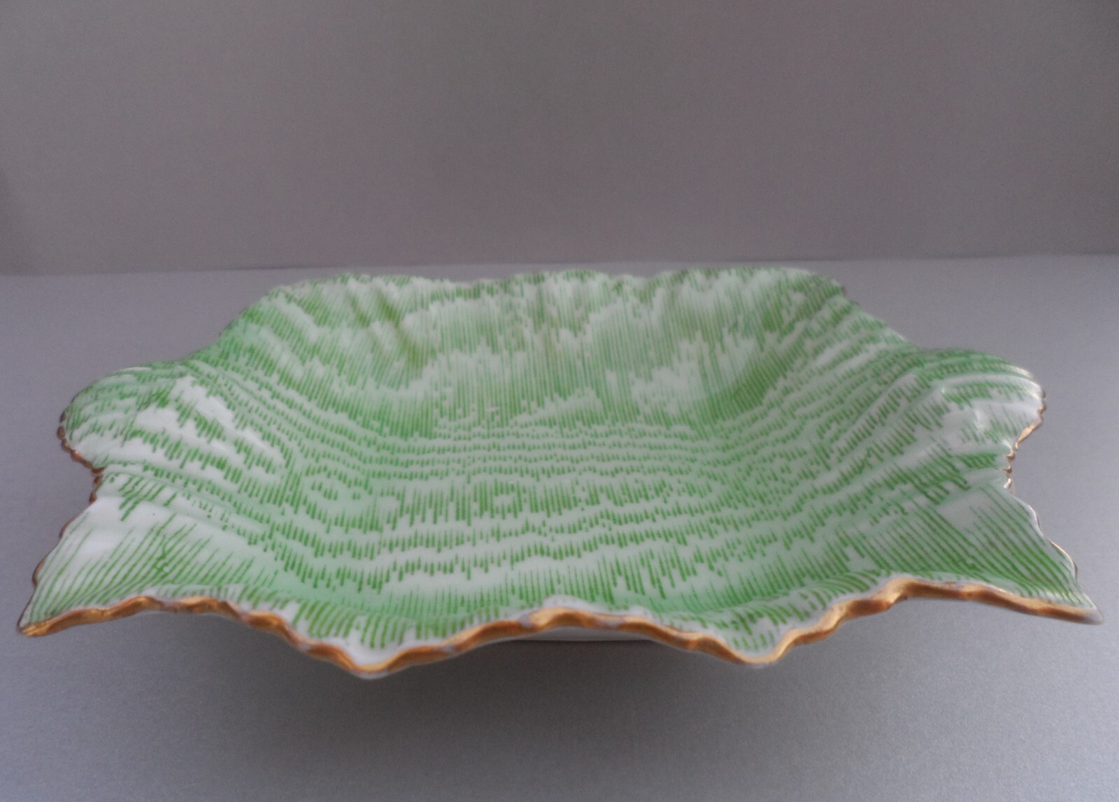 A superb Shelley “Moire Antique / Silk” Green trinket dish. C.1914