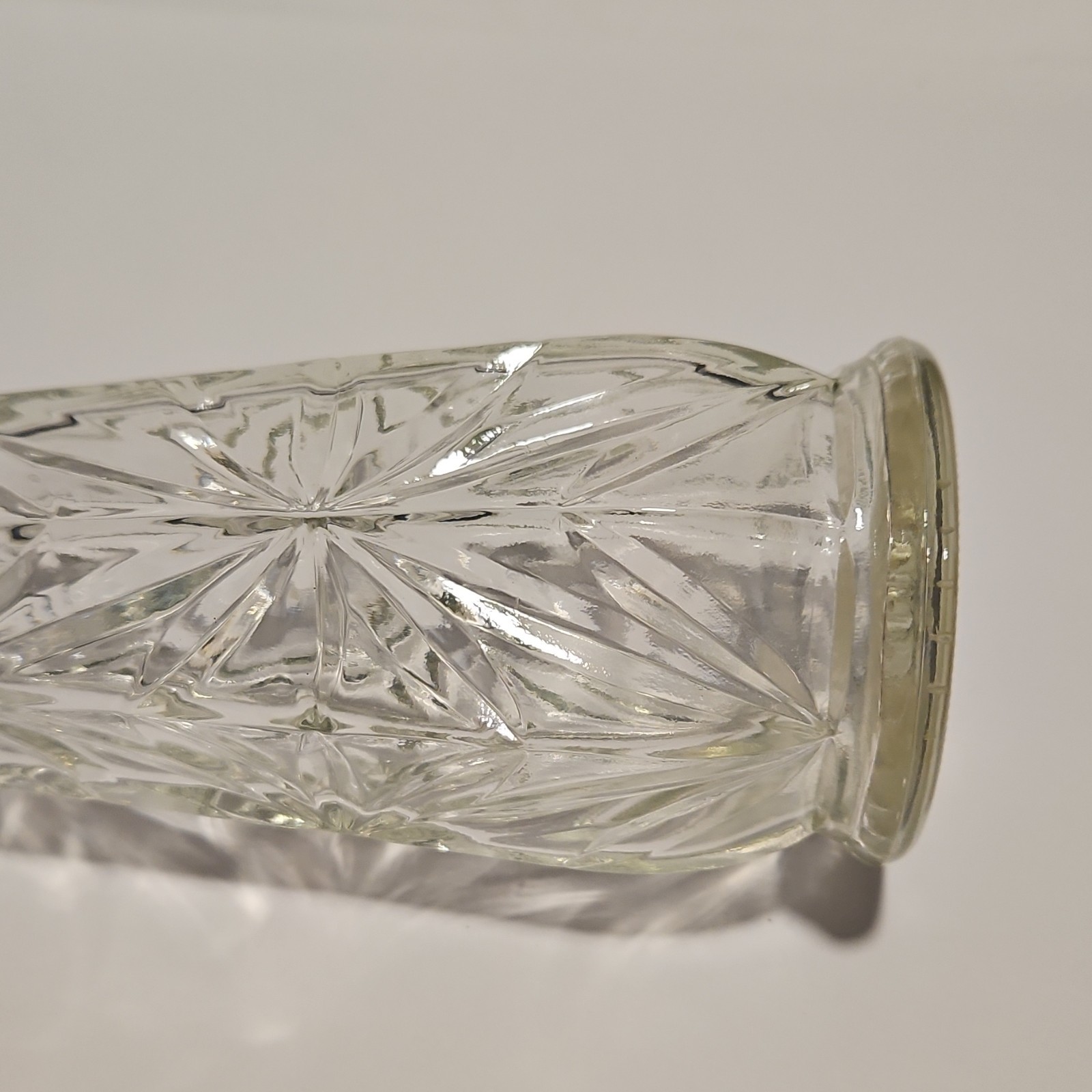 Vintage Hoosier Glass 9″ Bud Vase Starburst Daisy Pattern Pressed Glass MCM