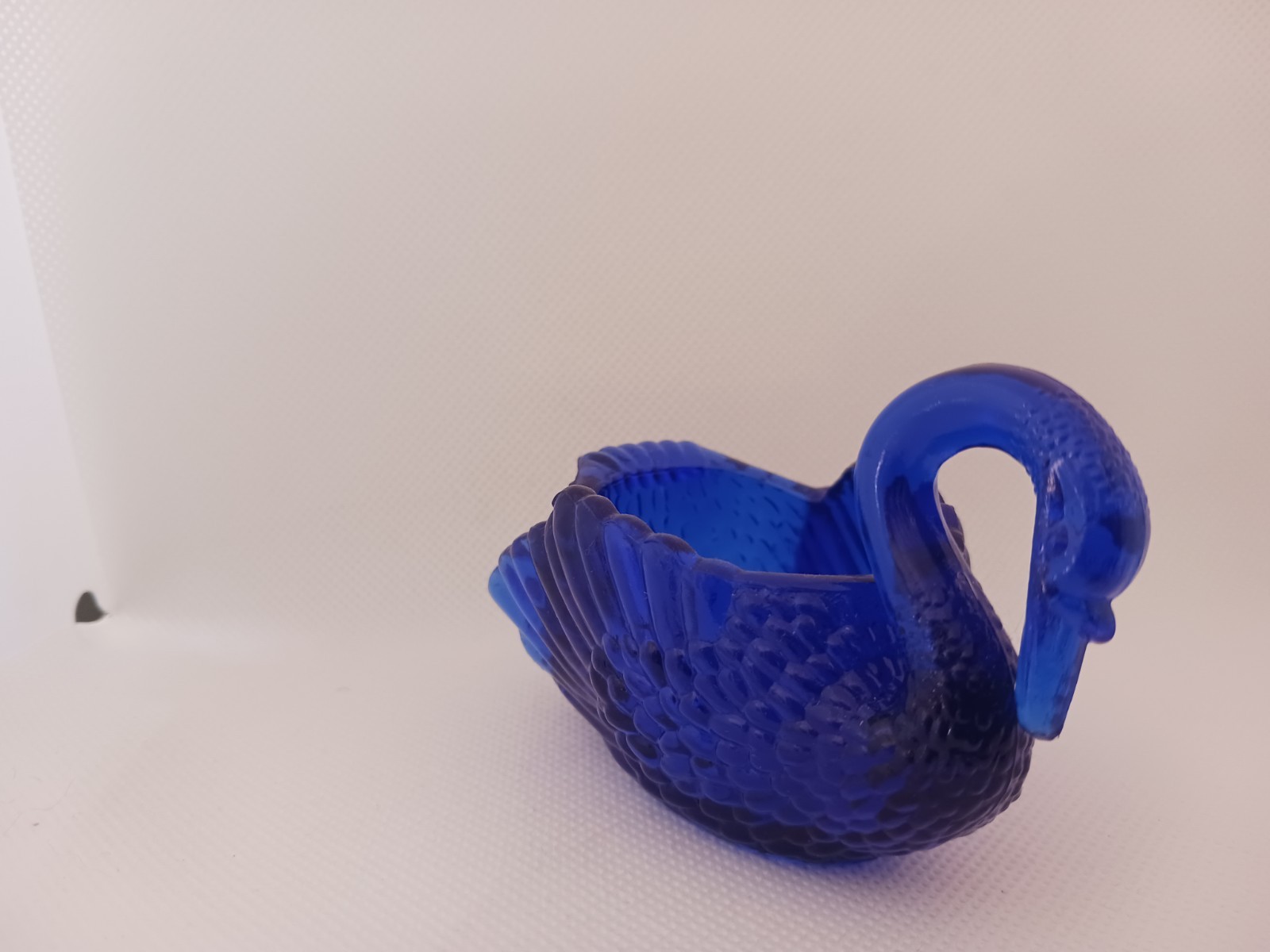 Early Boyds Art Glass Small Swan Shaped Cobalt Blue Open Salt 1981