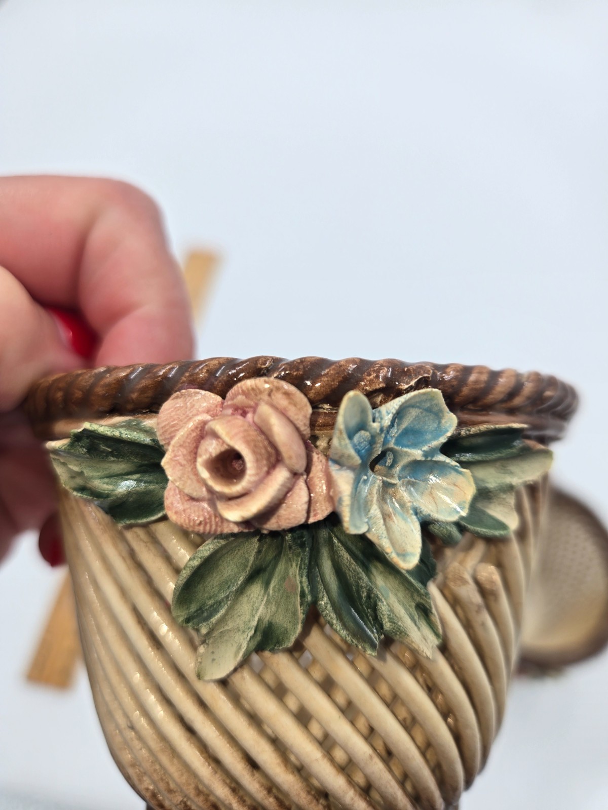 Vintage CAPODIMONTE Mollica Made in Italy Porcelain Basket Votive cups (2)(READ)