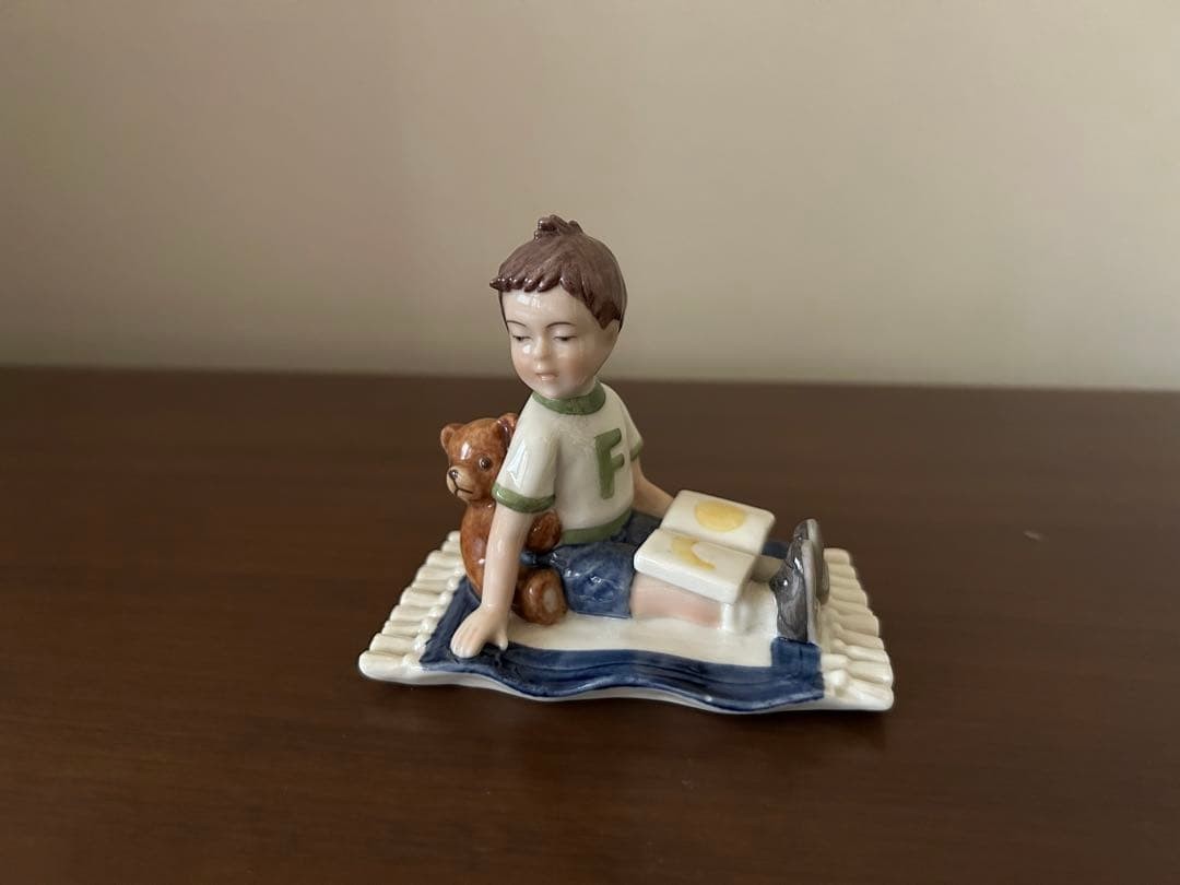 Royal Copenhagen Frederik boy and bear Elegant Graceful Luxury Figurine Japan
