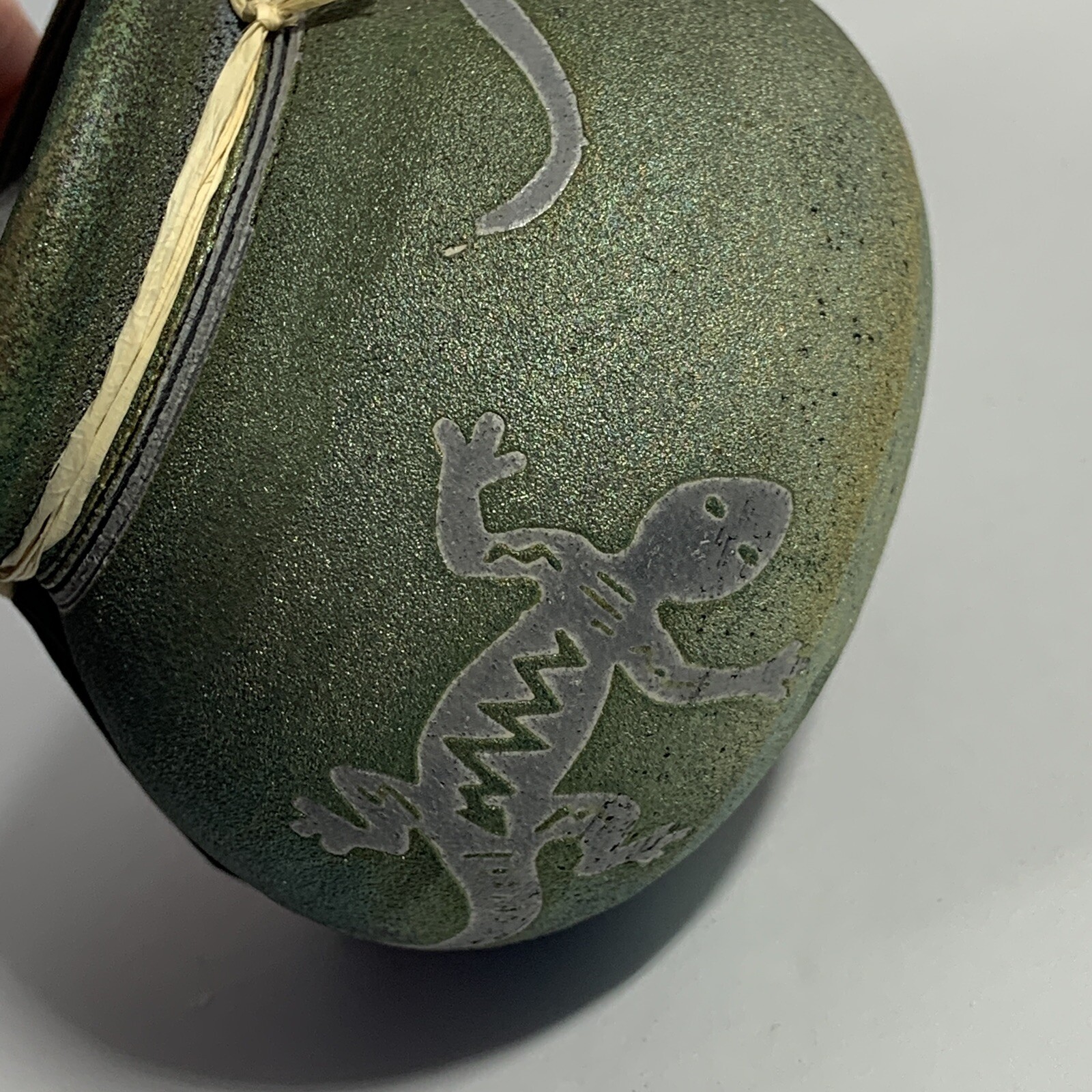Signed Jeremy Diller Gecko Handcrafted Raku Pottery Small Clay Pot Lizard 3″ NWT
