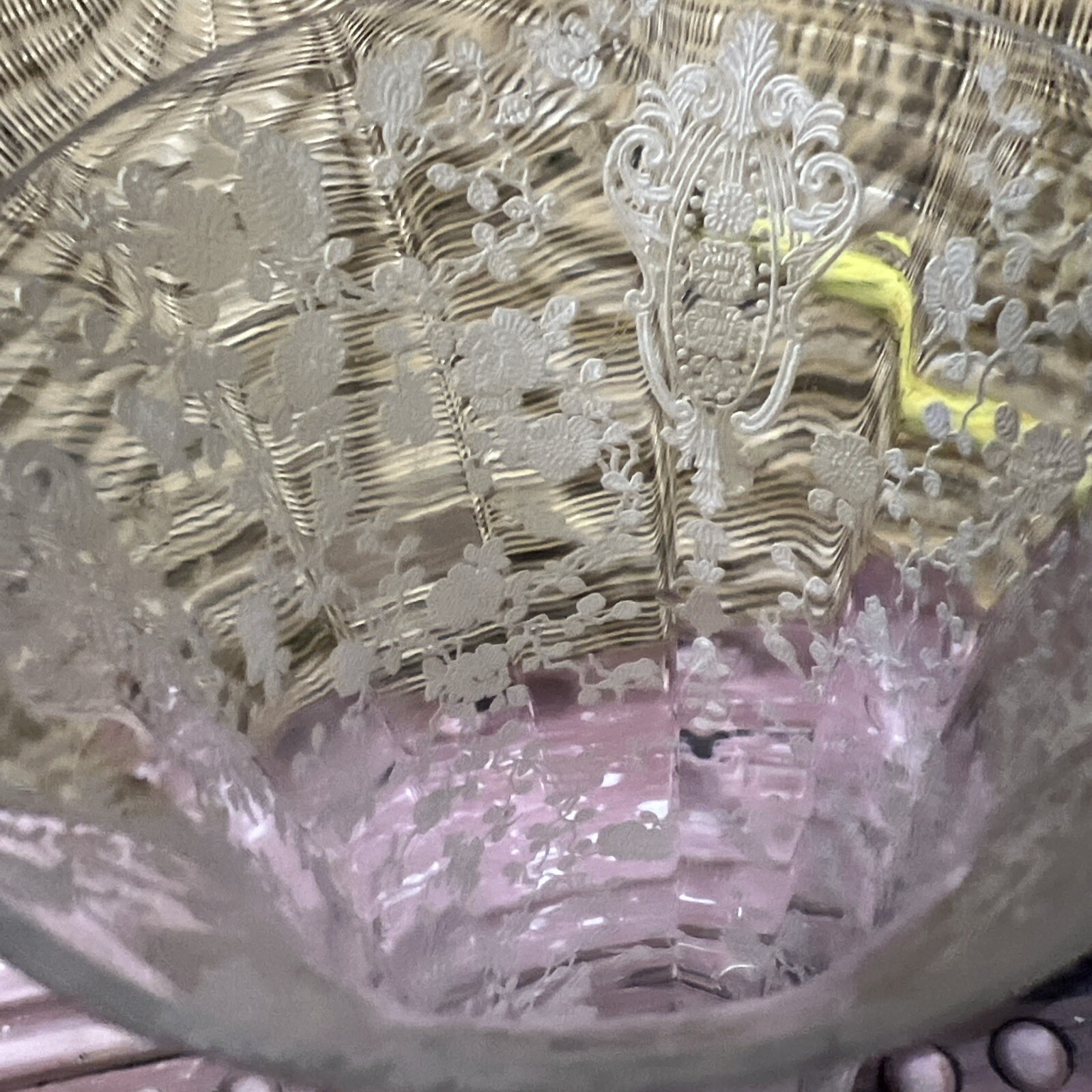 CAMBRIDGE GLASS ROSE POINT CRYSTAL #1233 10″ KEYHOLE FOOTED BLOWN ETCHED VASE