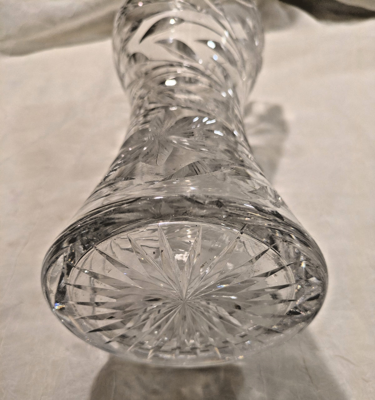 12″ Floral & Vine Design Cut Crystal Corset Vase Starburst Base & Scalloped Top