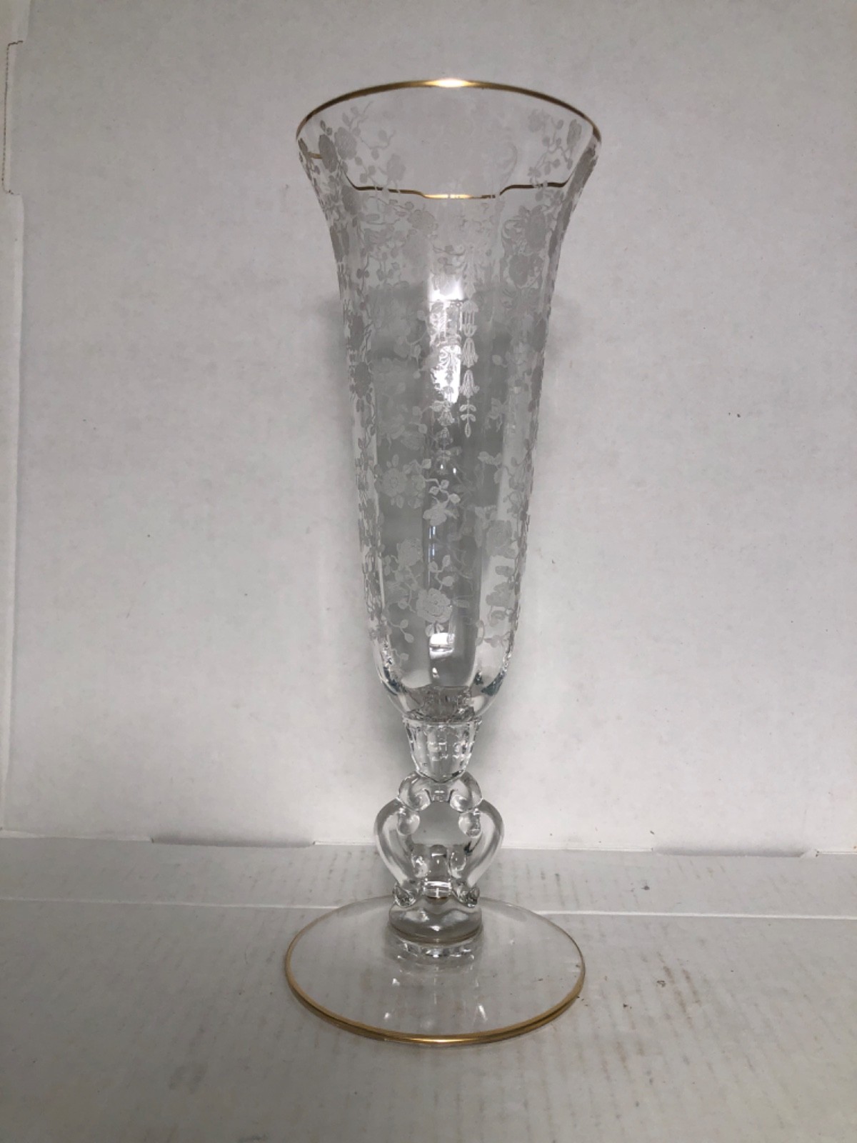 CAMBRIDGE GLASS ROSE POINT VASE 10 INCHES KEY HOLE STEM