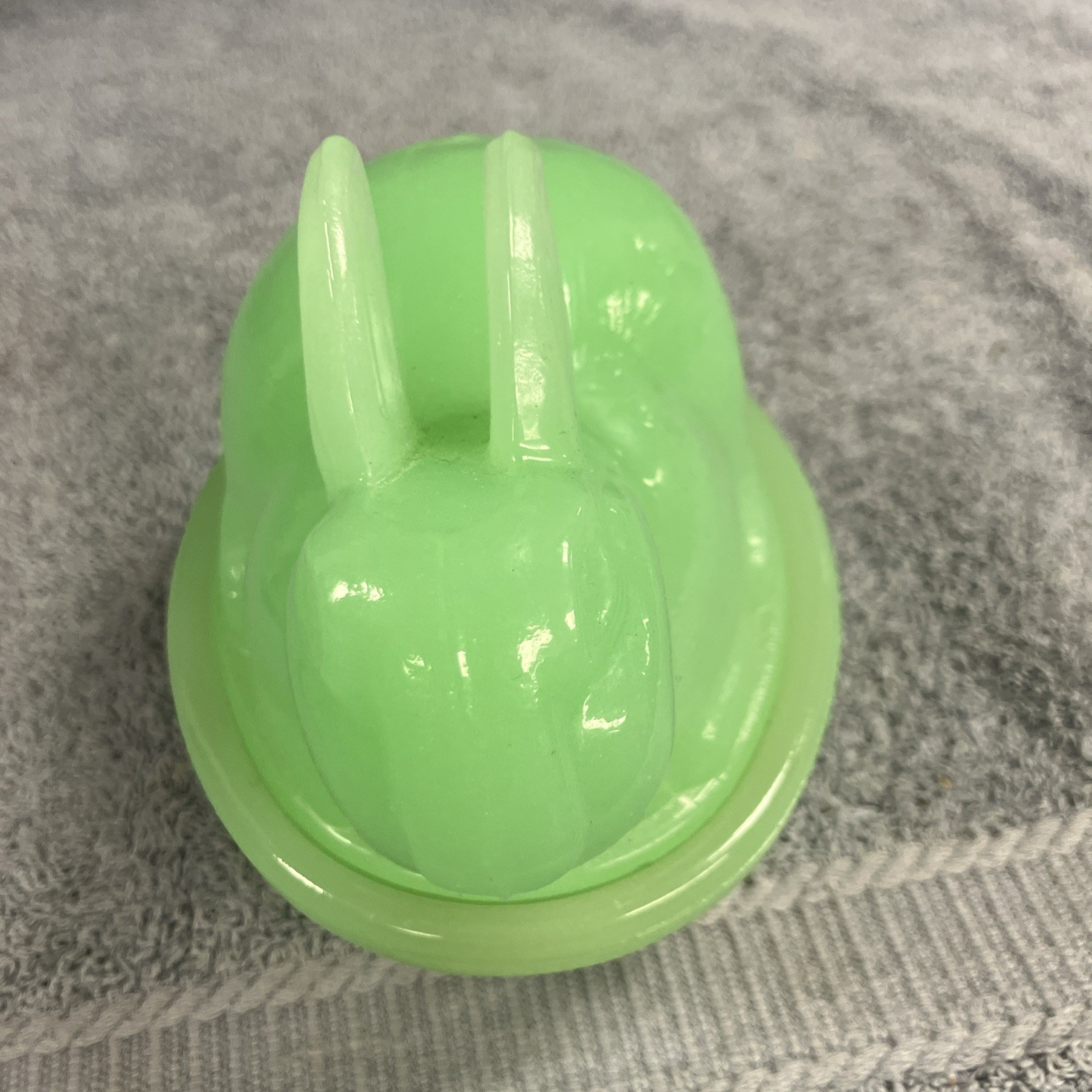 Mosser LE Smith Glass Green Jade Jadite Glass Bunny Rabbit on Nest