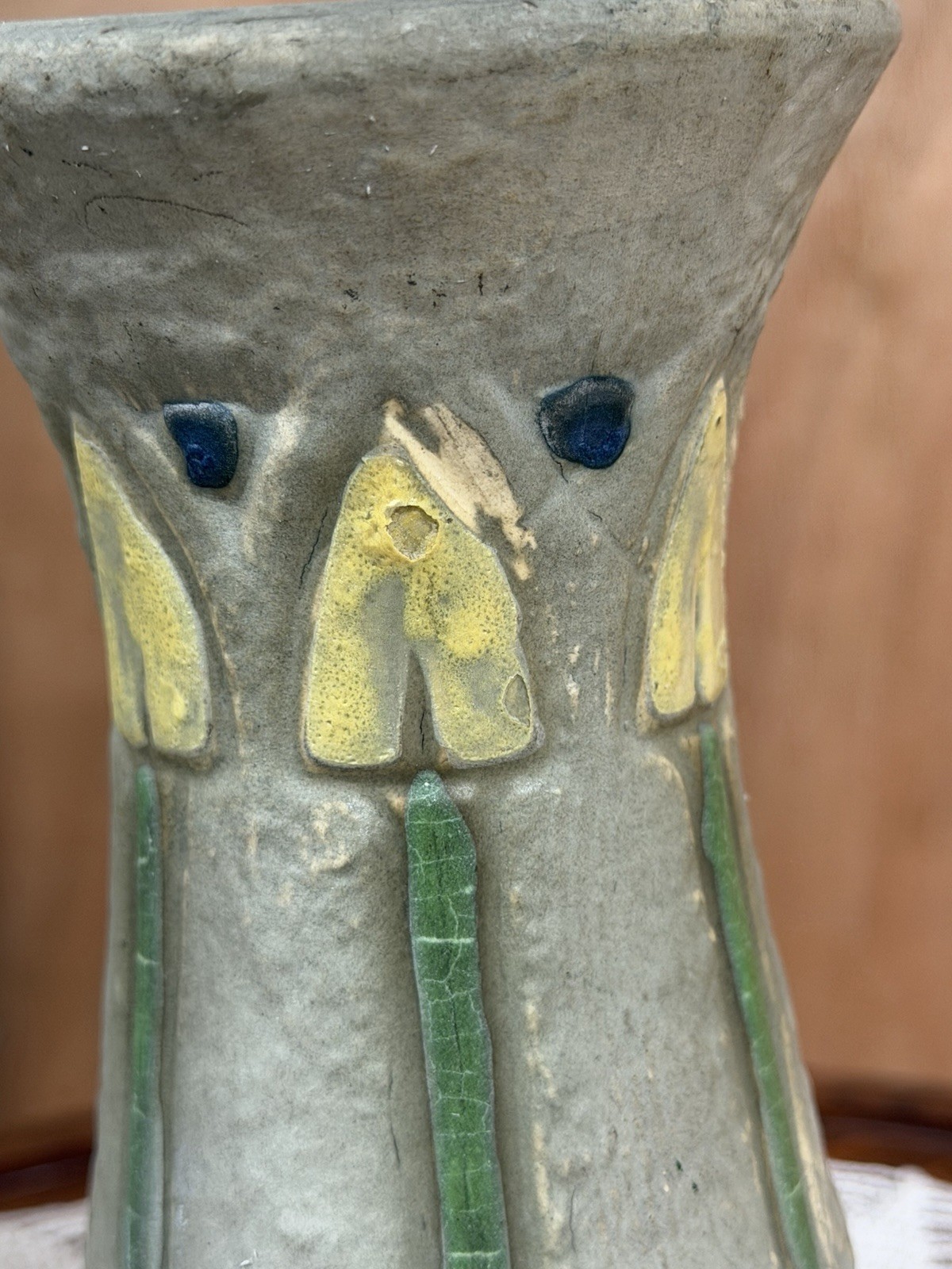 Roseville Mostique Gray 1916 Arts And Crafts Pottery Yellow Flower Vase 164-6″