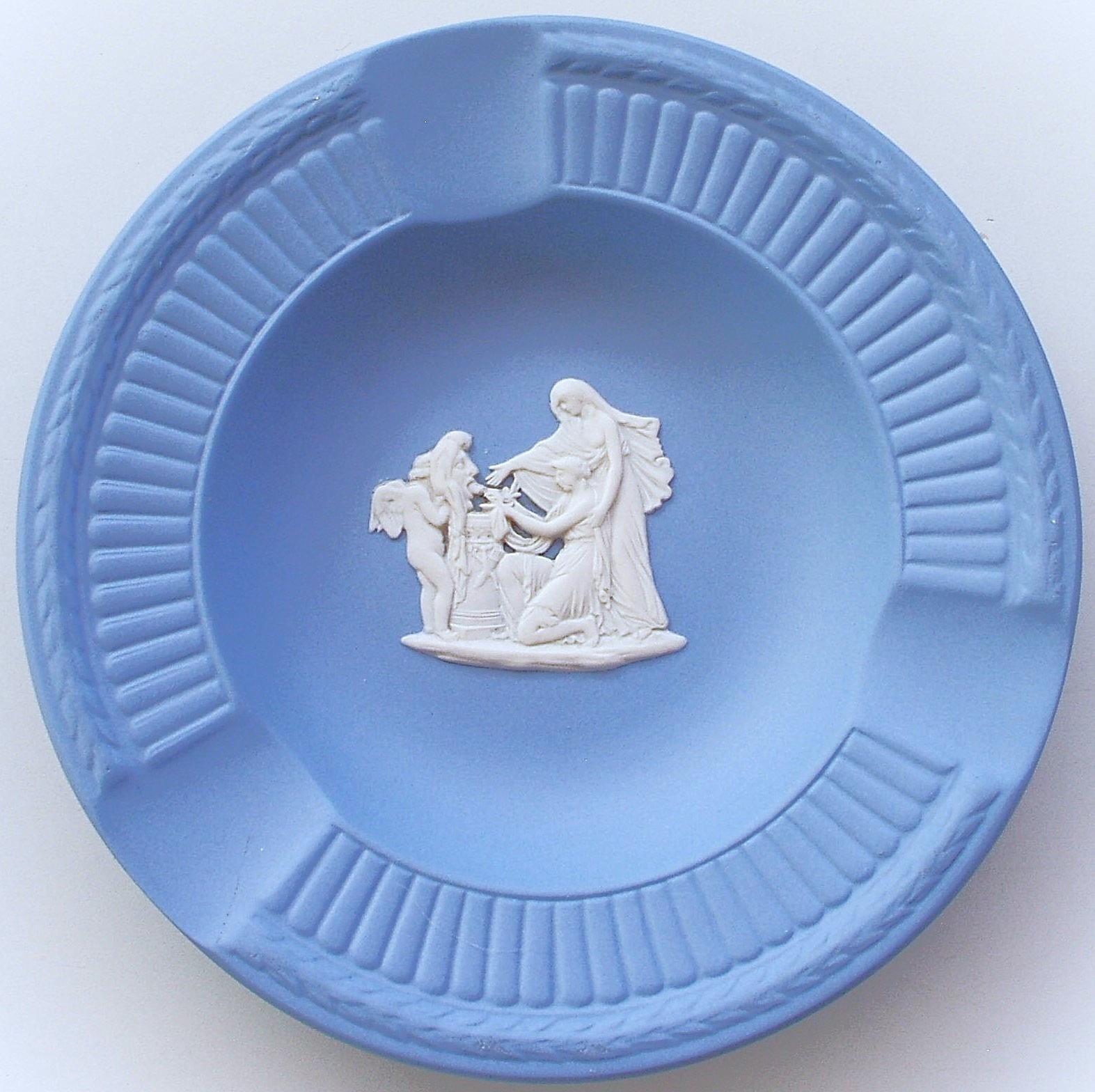 Vintage Wedgwood Jasperware Cream on Lavender Blue Ashtray Trinket Dish 4.5″ VGC