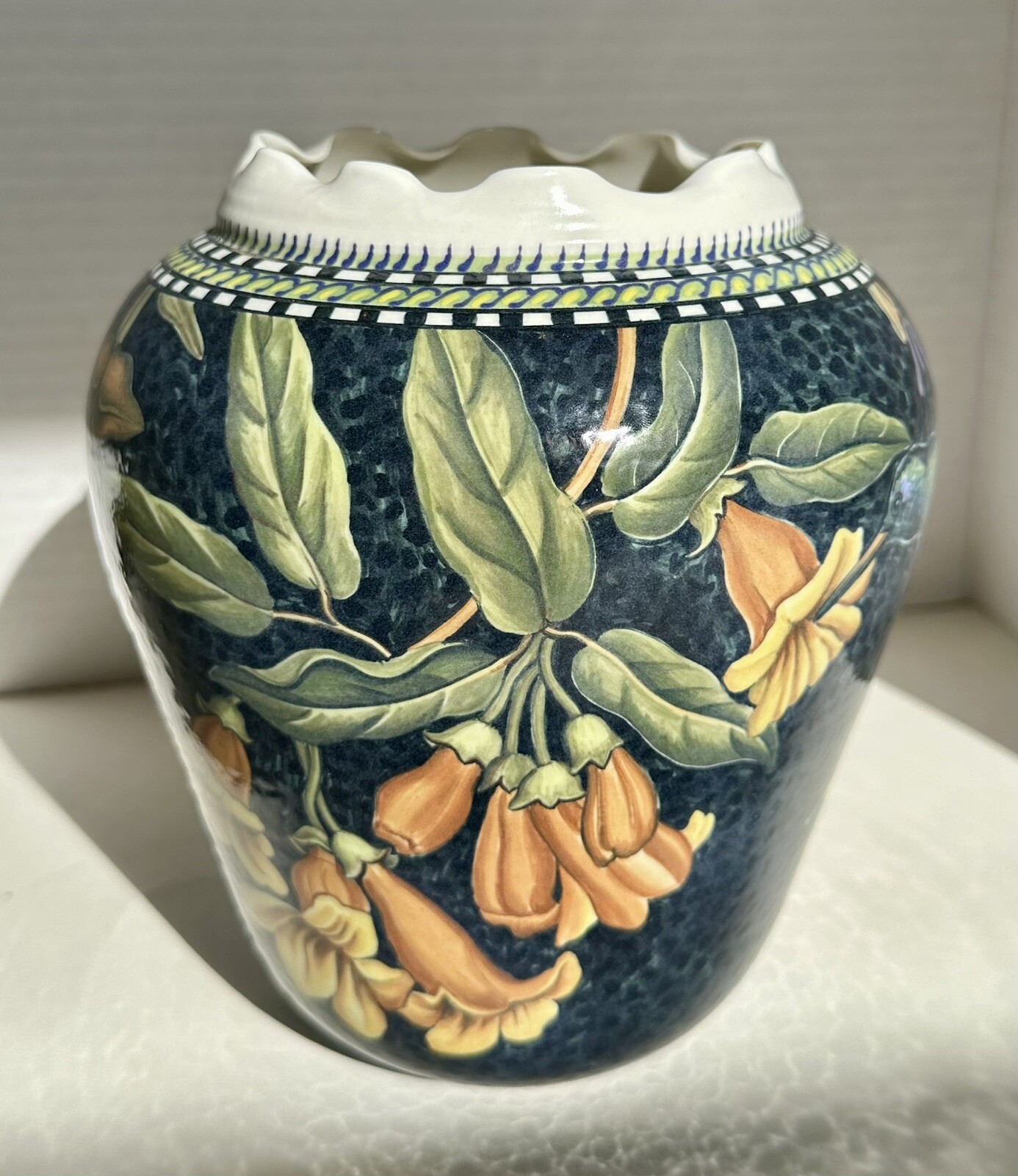 Vintage D. Langford Kuhn Hummingbird Trumpet Flowers Porcelain Vase 8” Mint