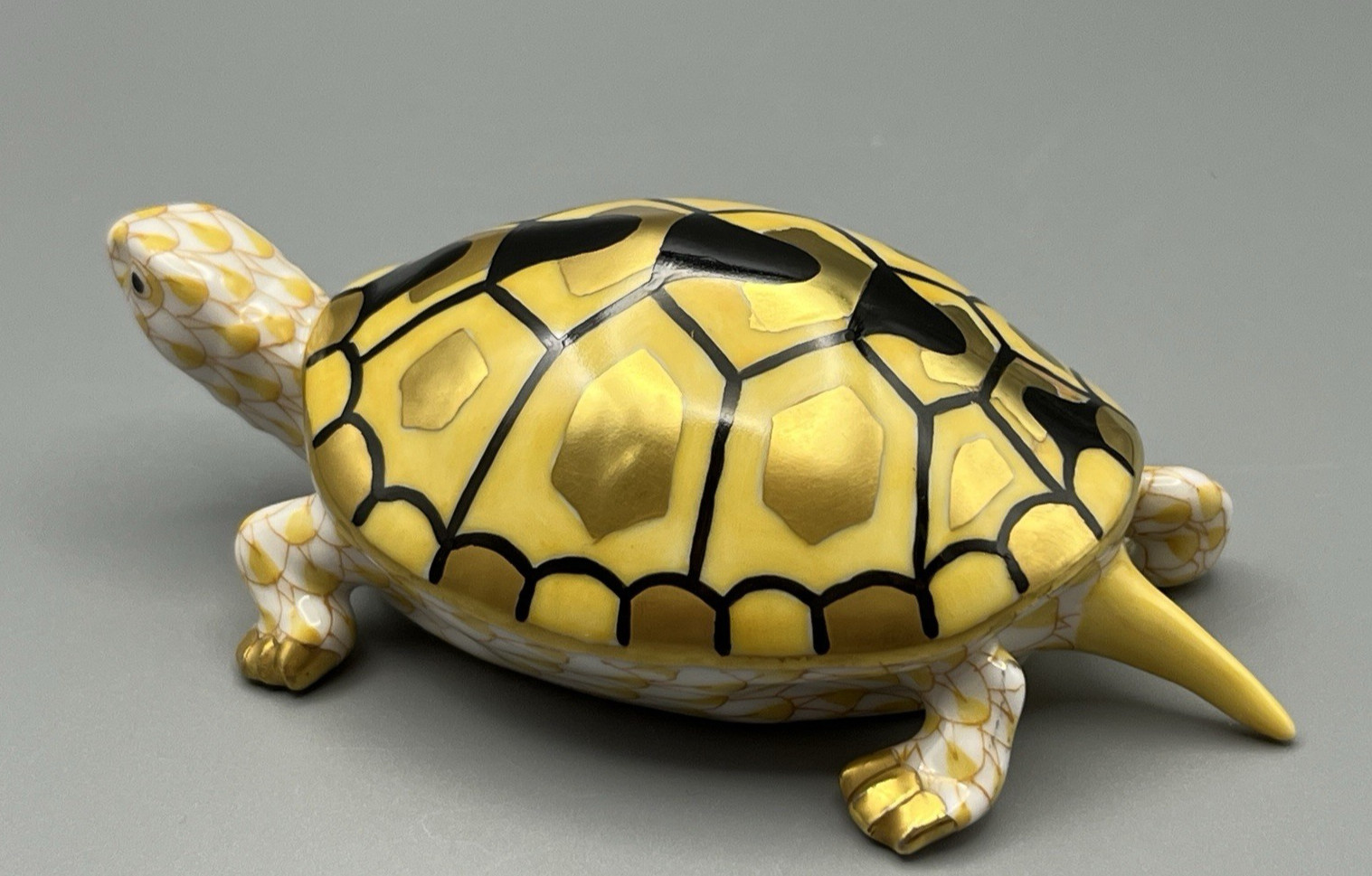 Herend Figurine – Turtle 15302 – Butterscotch / Yellow Fishnet