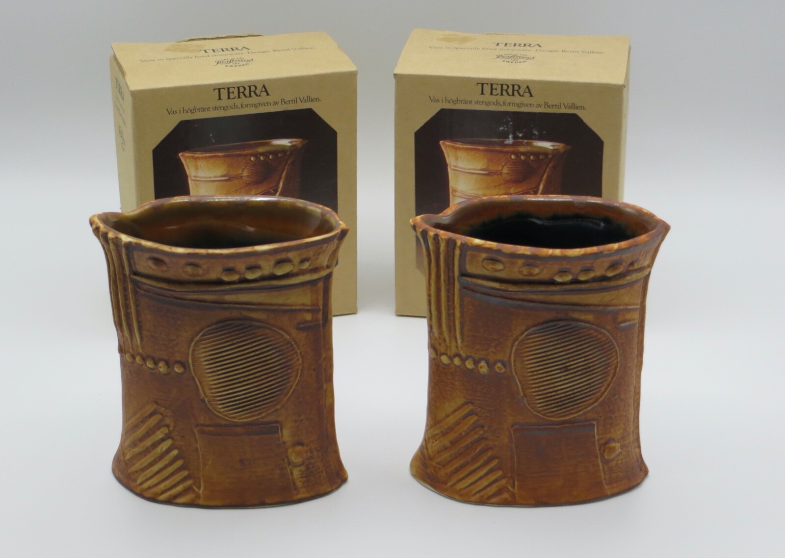 Rorstrand Sweden Bertil Vallien Terra Brown Ceramic Vase~ 2 ~New in Box 4 3/4″