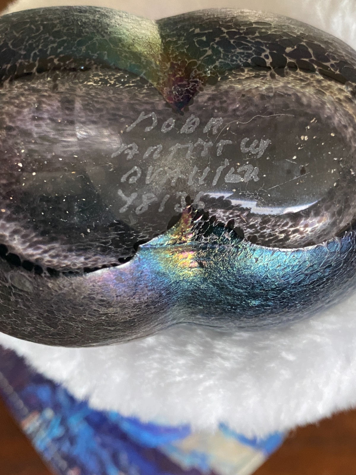 Bertil Vallien Blown Iridescent Glass Vase Kosta Boda Afors Sweden 3.50 x 3.50