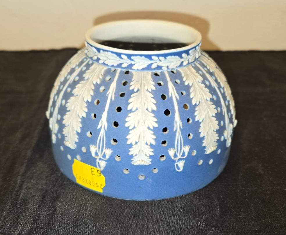 Wedgwood Jasperware Lamp Shade – Hightower Collection – Texas Exhibit 2012