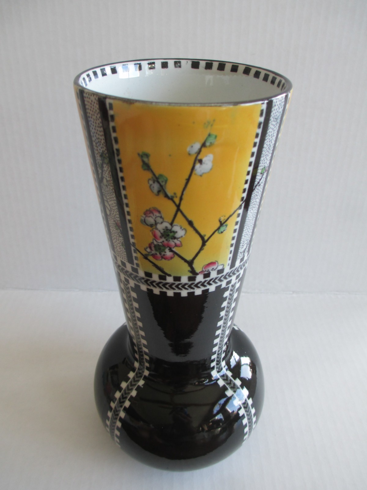 Royal Staffordshire Pottery Wilkinson England Yellow Wisteria 9″ Vase C70