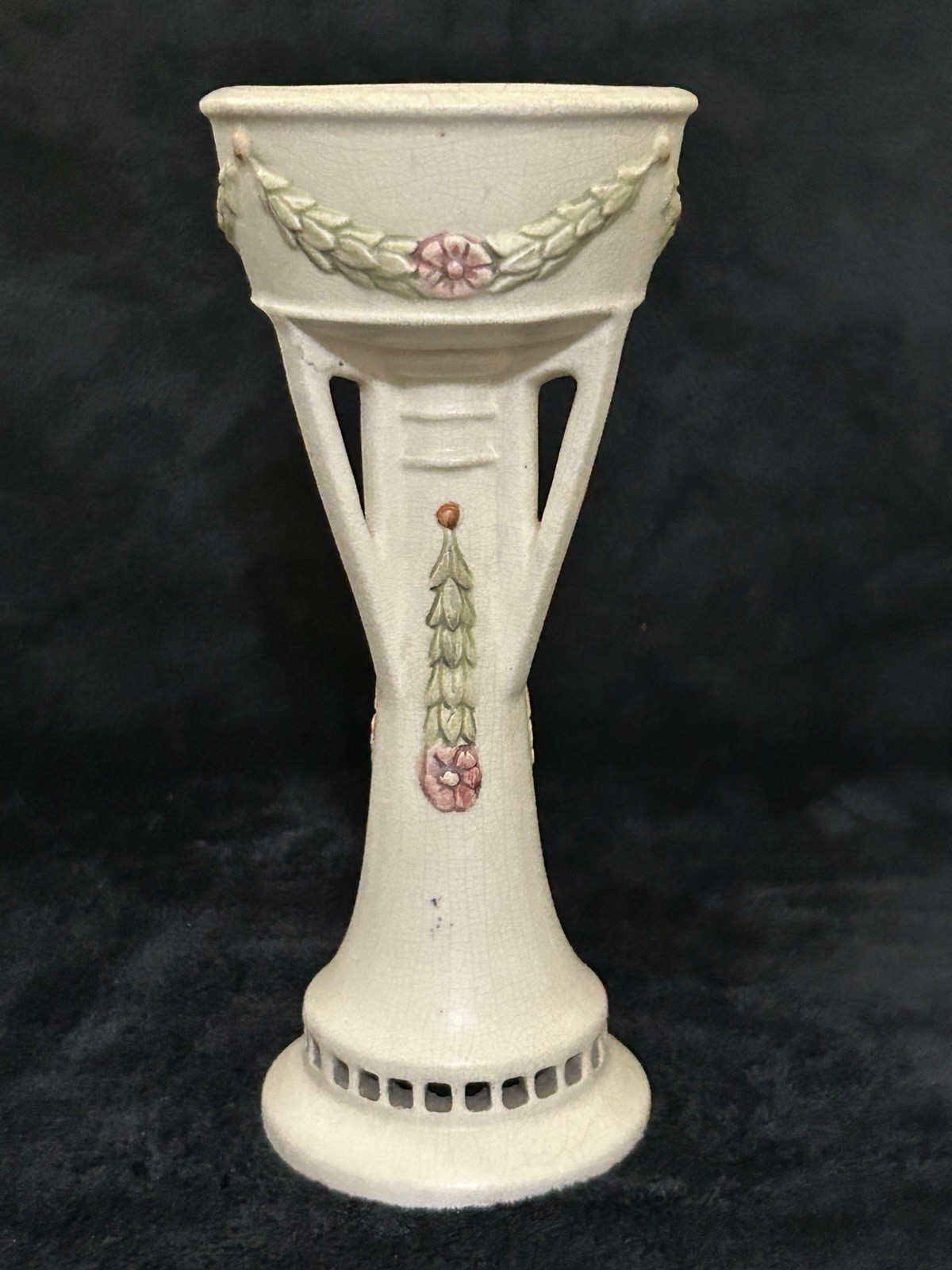 WELLER POTTERY RETICULATED COMPORT VASE IN THE ROMA PATTERN 1914-1920 – SIGNED