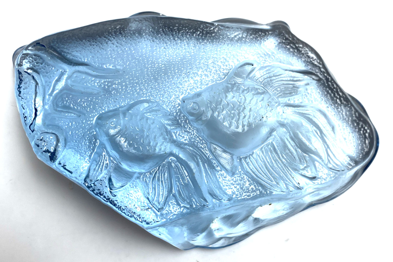 Art Glass Paperweight Goldfish Aquarium Scene 10 ounces Blue 5″ x 3″ x 1″