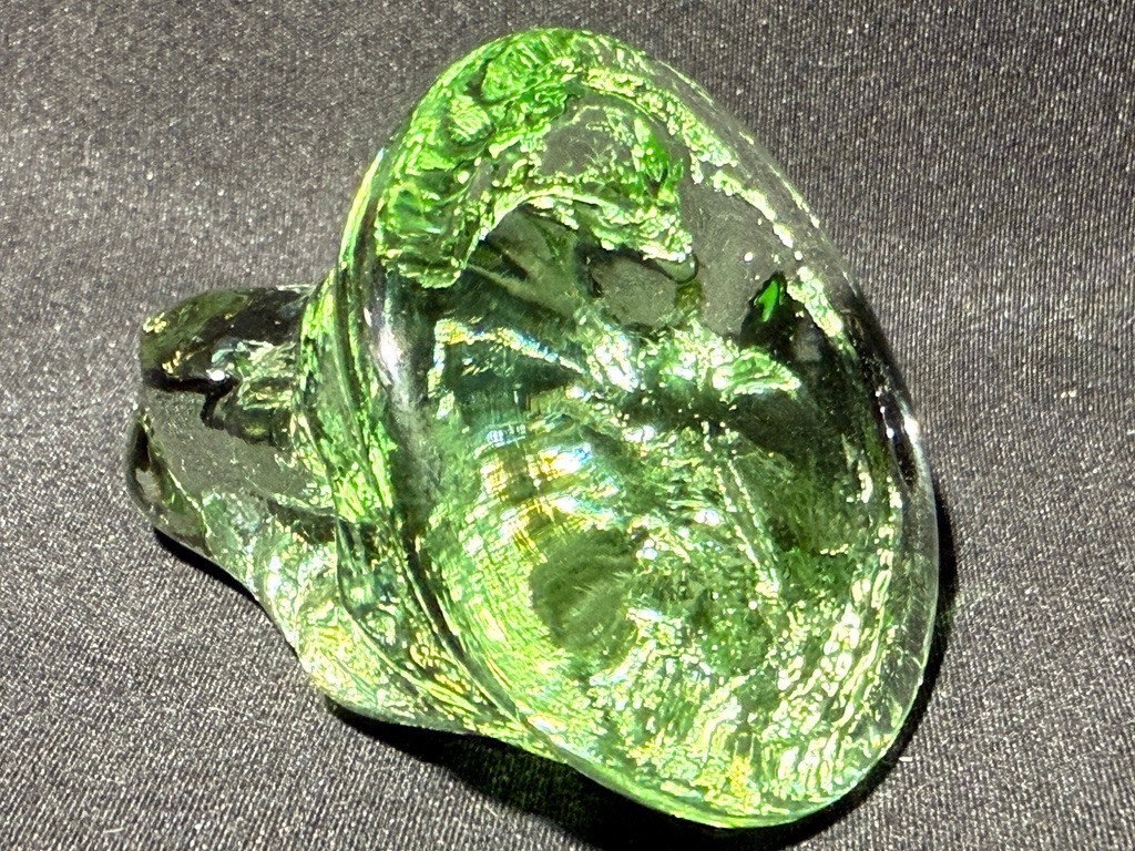 Green Vaseline uranium glass Frog Toad paperweight selenium glow magnesium fish