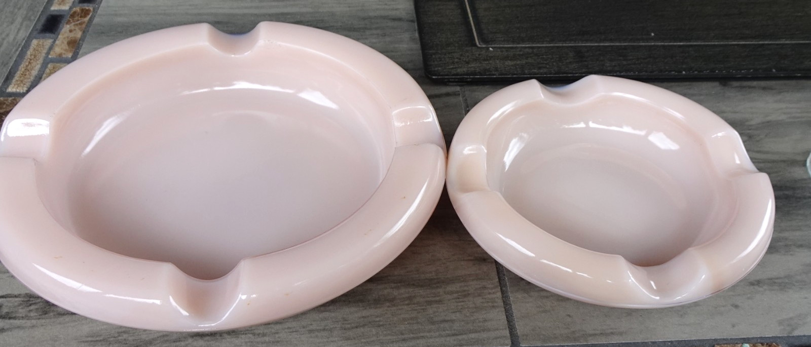 Vintage Cambridge Pink Crown Tuscan Cigarette Cigar Ashtray Nesting Set
