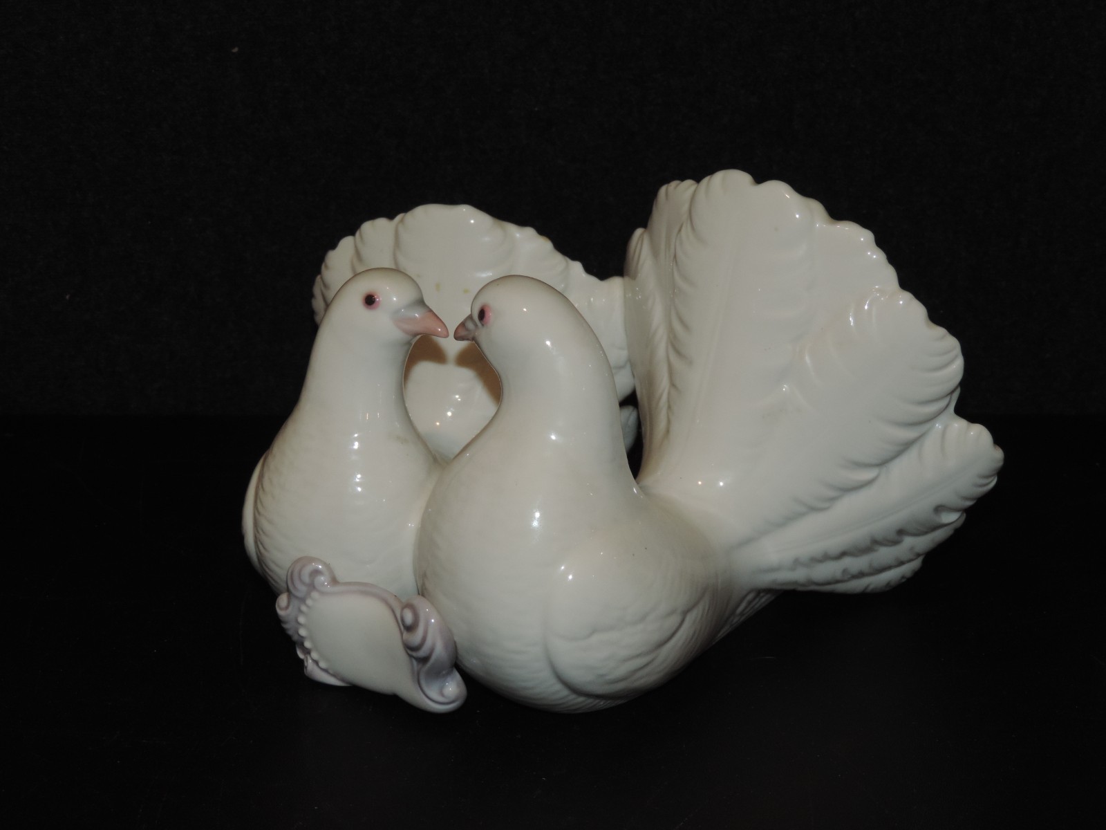 LLADRO PORCELAIN COUPLE OF DOVES FIGURINE 1169 NO BOX