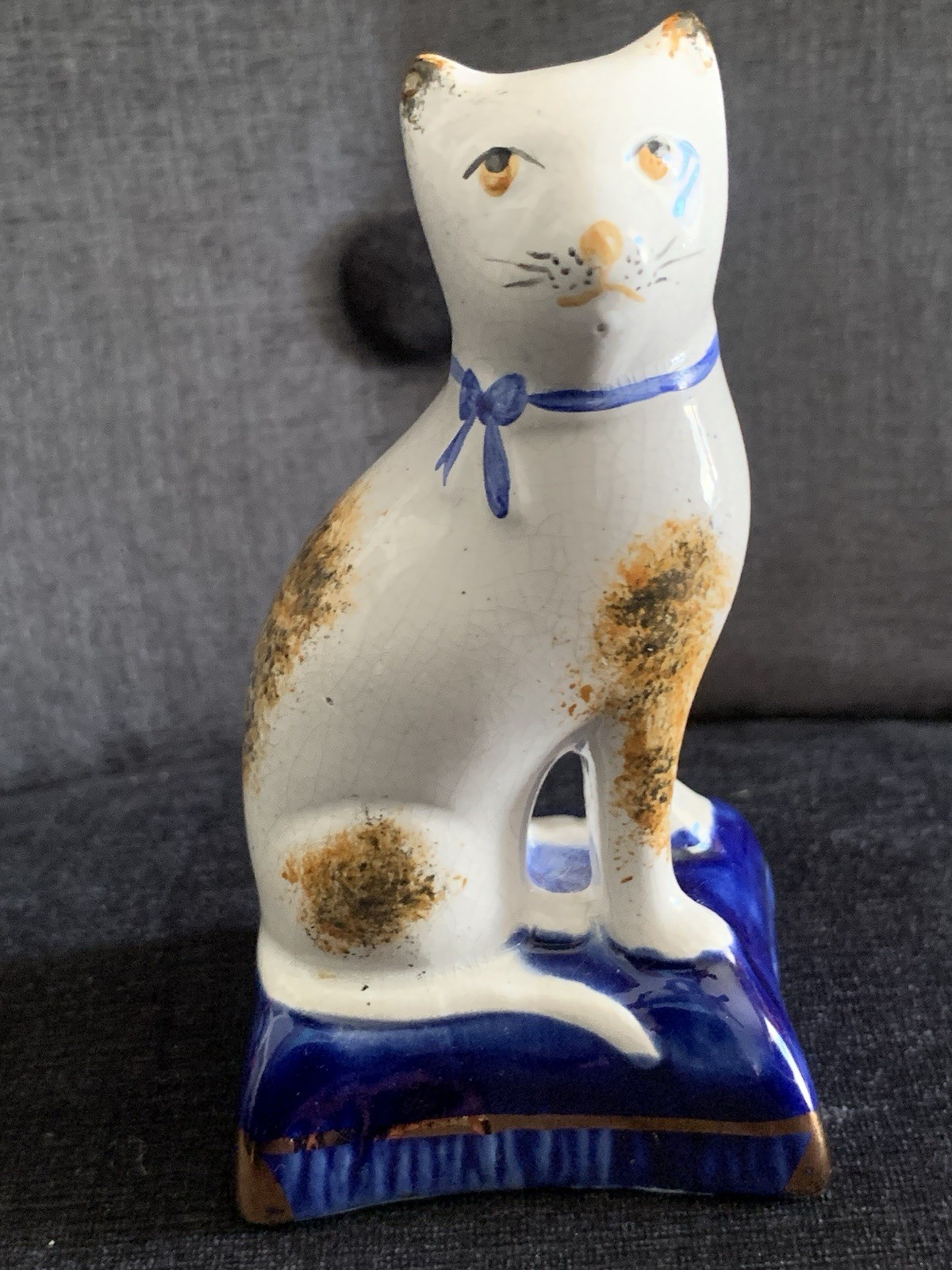 STAFFORDSHIRE POTTERY SPOTTED CAT FIGURINE VINTAGE MADE IN ENGLAND ANTIQUE (1)