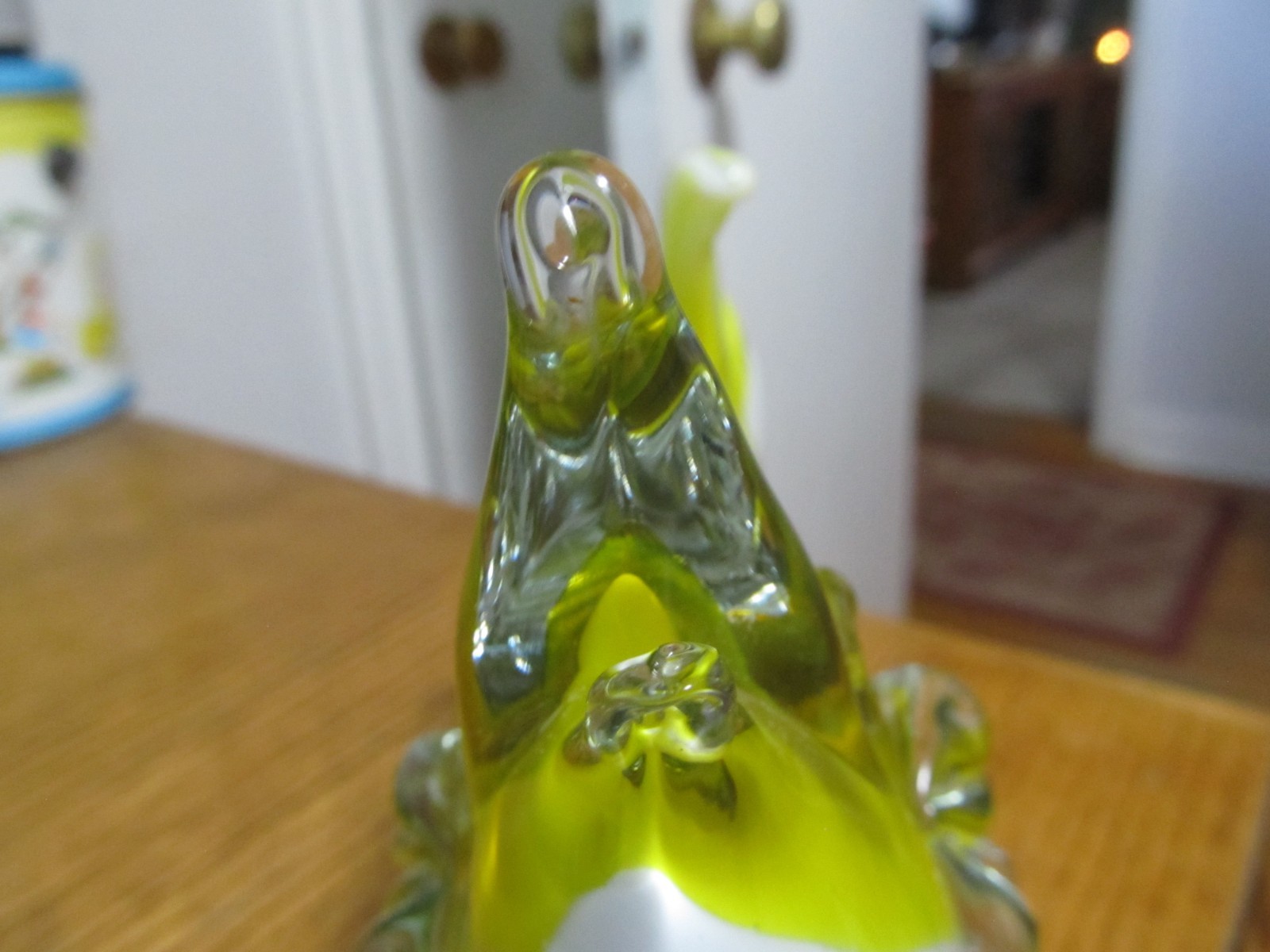 VTG MURANO GLASS HAND BLOWN YELLOW/CLEAR/WHITE FISH W/TEXTURED PEDESTAL BASE F/S