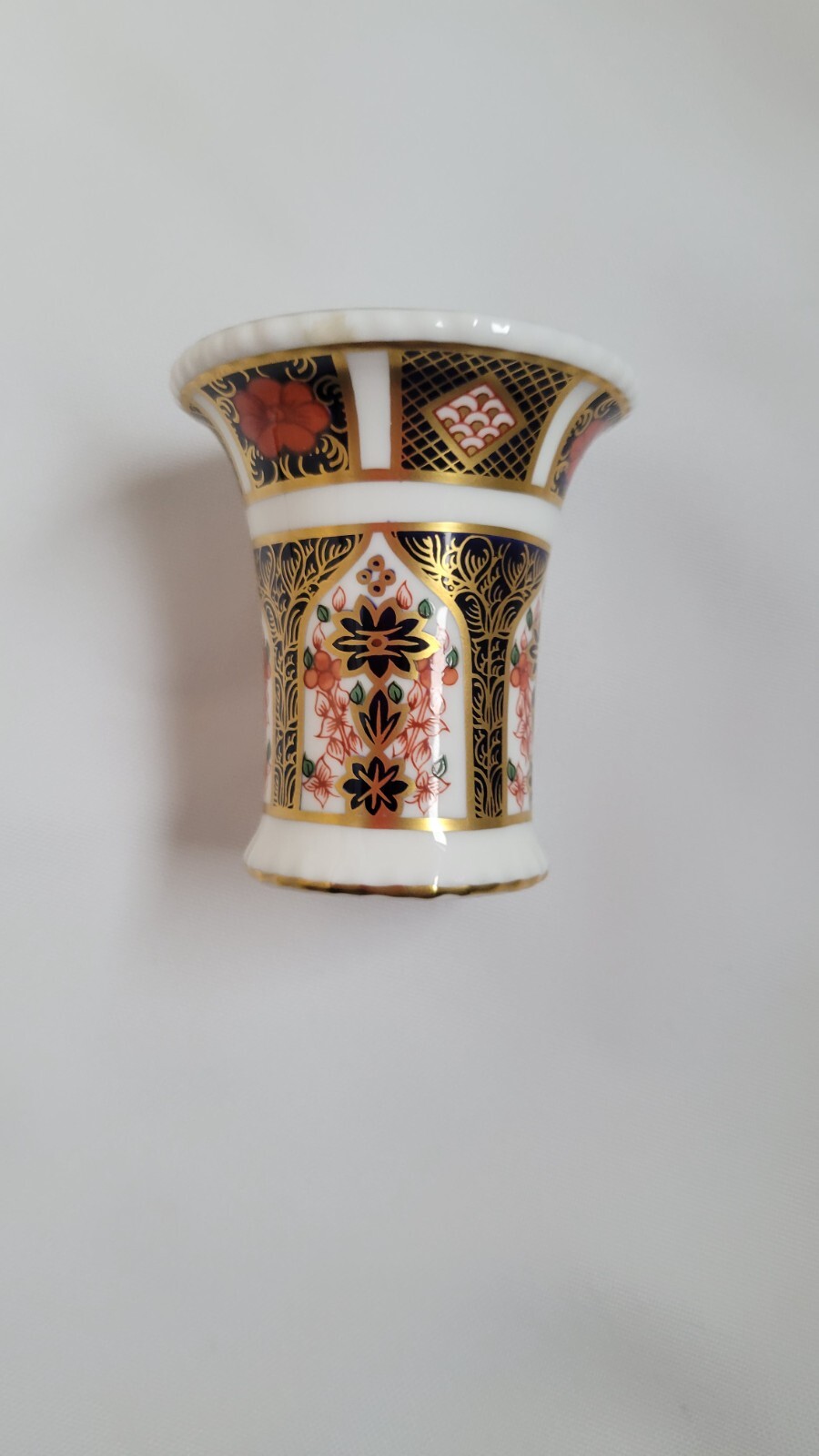 Royal Crown Derby OLD IMARI Urn/ Vase. 3 Inches Tall. 1128 rare vintage English