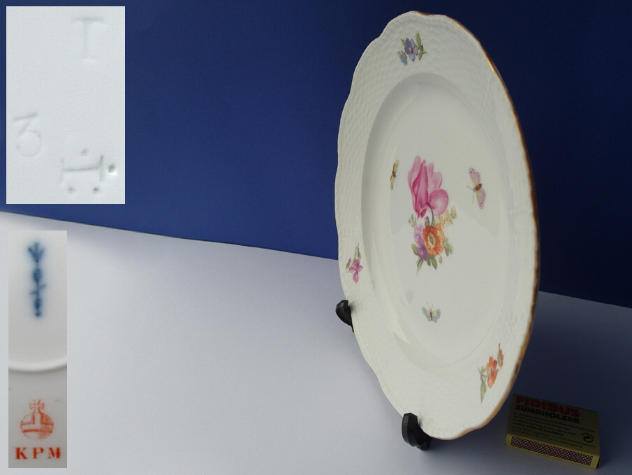 KPM Porcelain Plate Old- Osier Edge Flowers Butterfly, around 1919 N1 G151