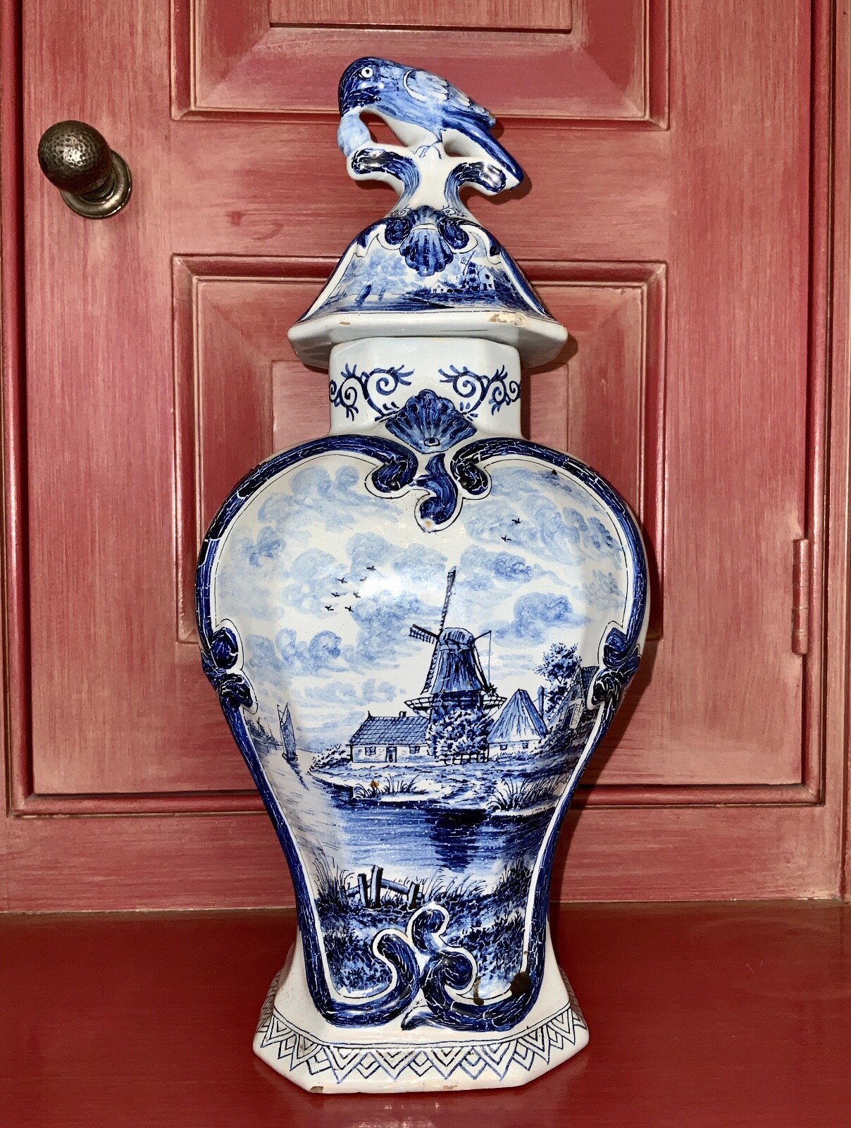 ANTIQUE TICHELAAR MAKKUM DUTCH DELFT BLUE LIDDED URN C. 1880-1895 WINDMILL HEART
