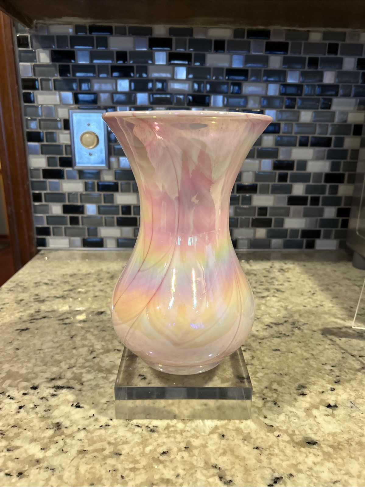Gibson Glass 1990 Pink Iridescent Art Glass Vase 9.25” Tall / Marked Nice Shape