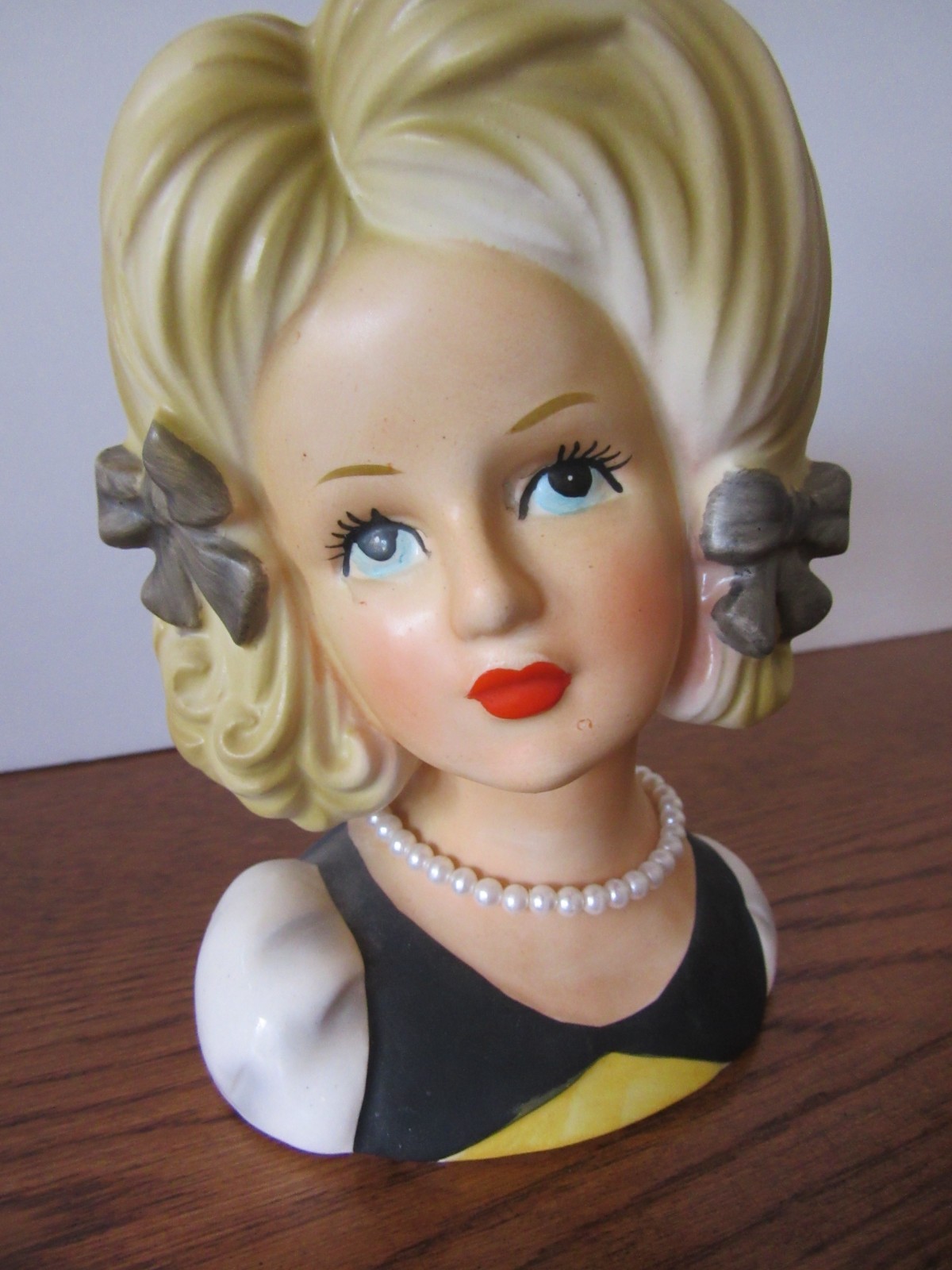 Vintage Lady Teen Head Vase Relpo 2031 Blonde Bows 5 1/2 “