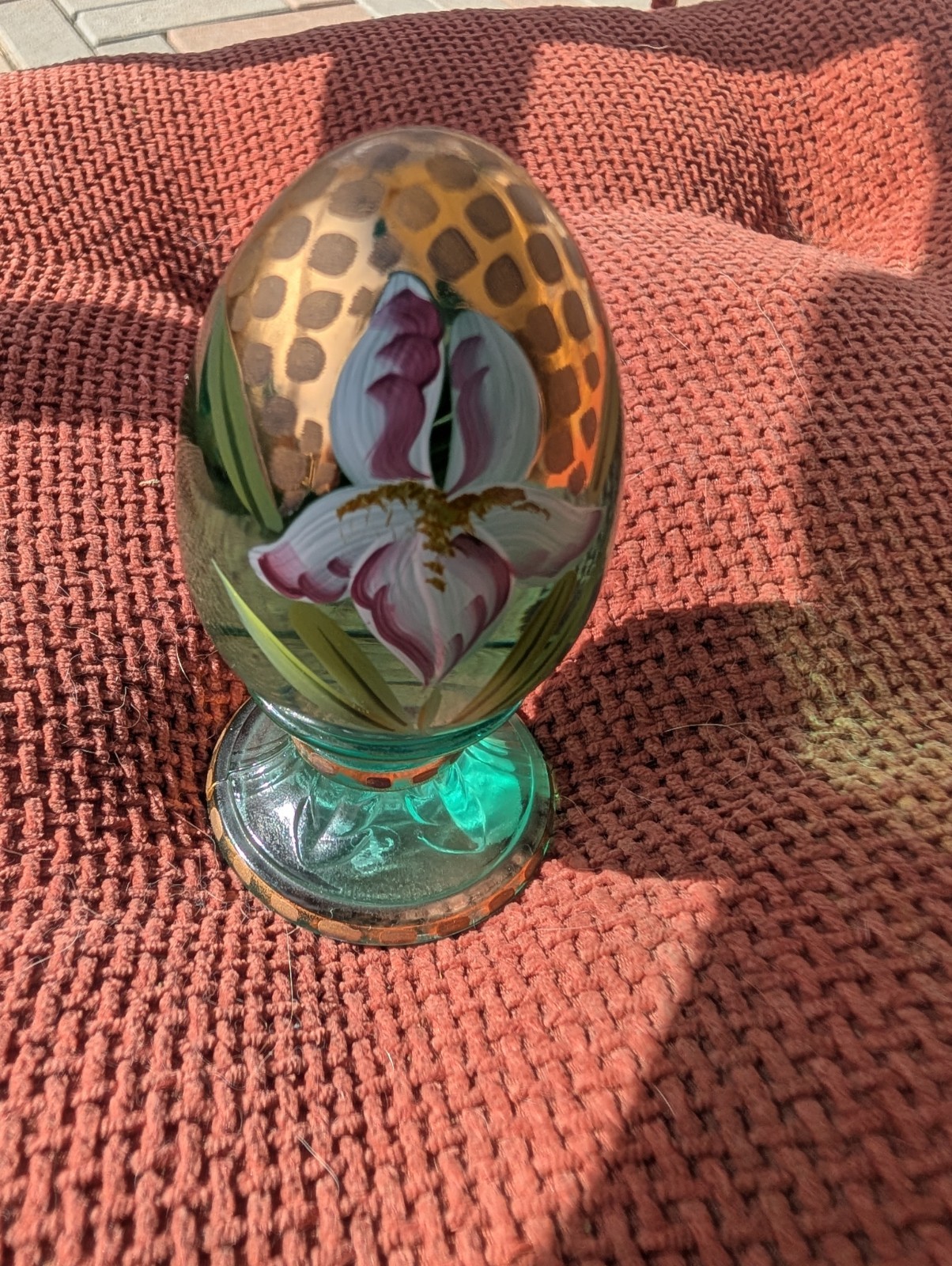FENTON ART GLASS GREEN EGG HANDPAINTED BY PAM FLEAK 622/2500 DISPLAY