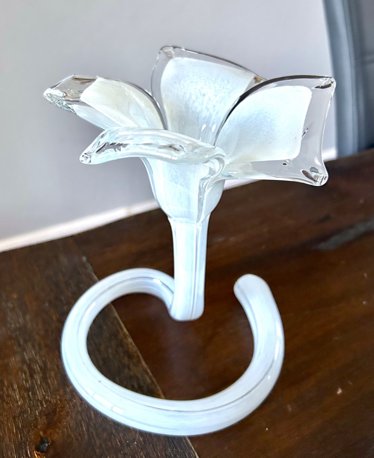 Vintage Murano Style Hand Blown Glass Lily Flower Bud Vase White Opalescent 7″