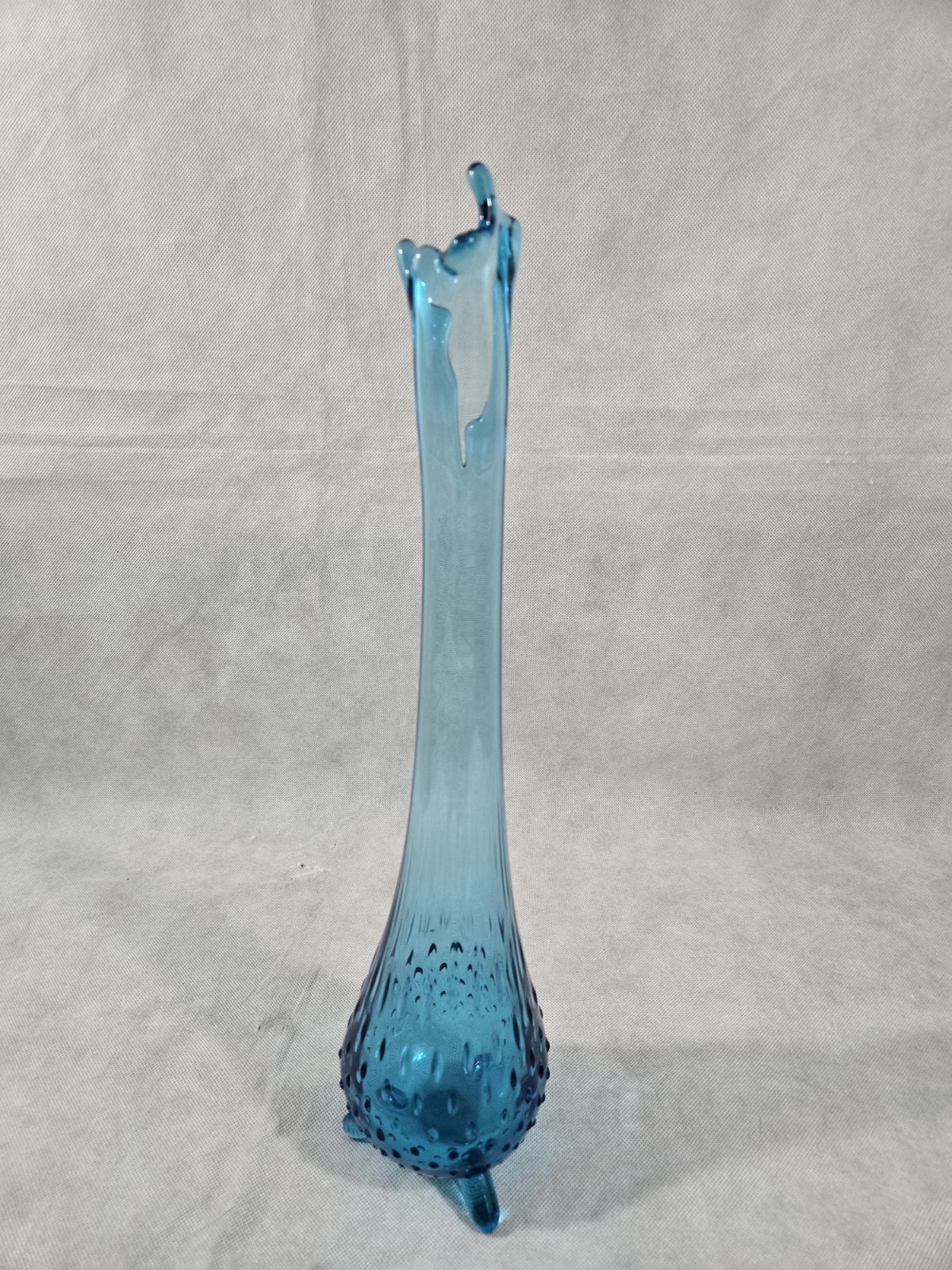 LE Smith Blue Hobnail Swung Vase 16.5″ Three Toed Base PLEASE READ DESCRIPTION