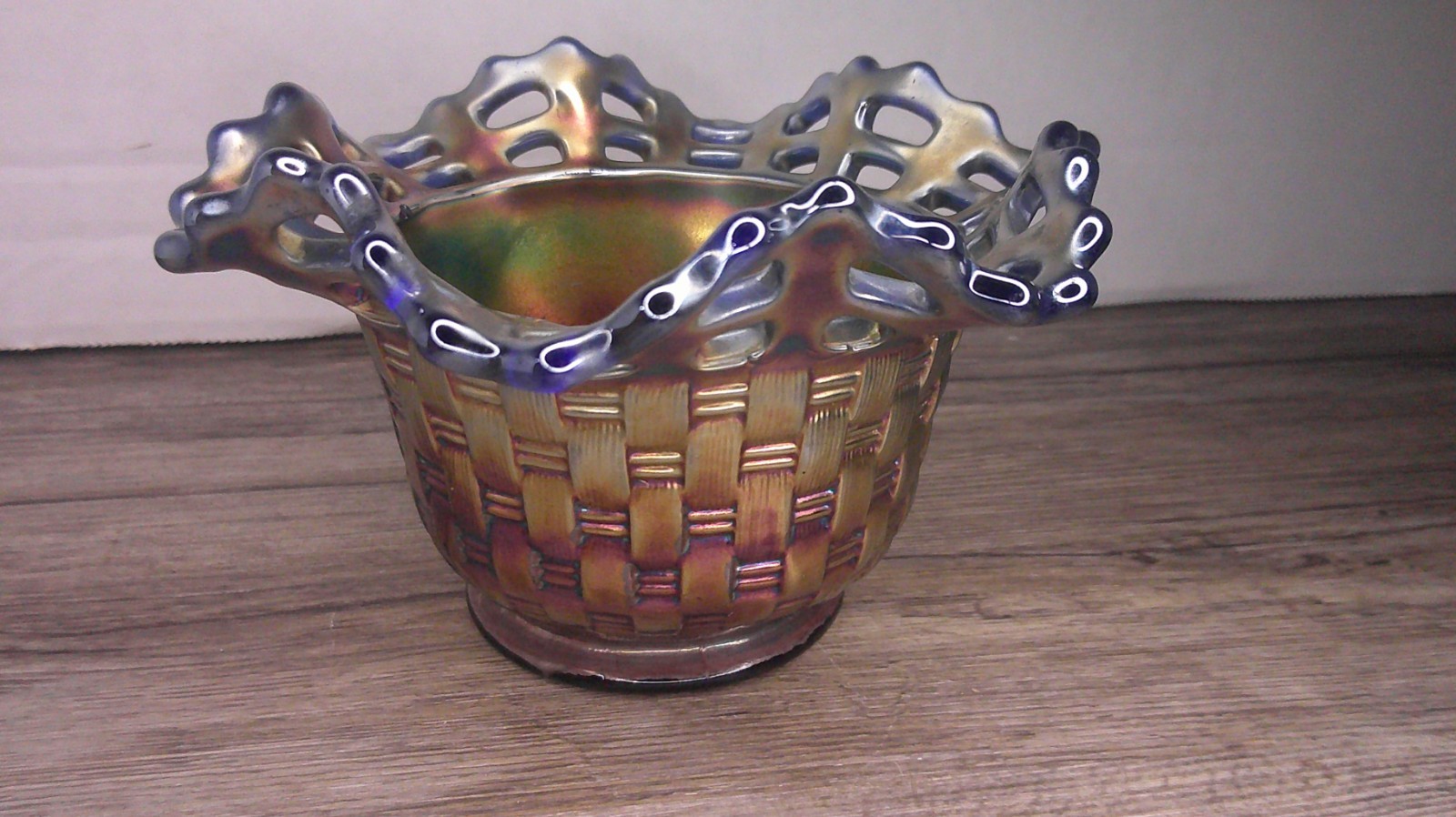 VTG. Fenton Carnival Glass candy dish basket weave & ruffled & lace edges Z132