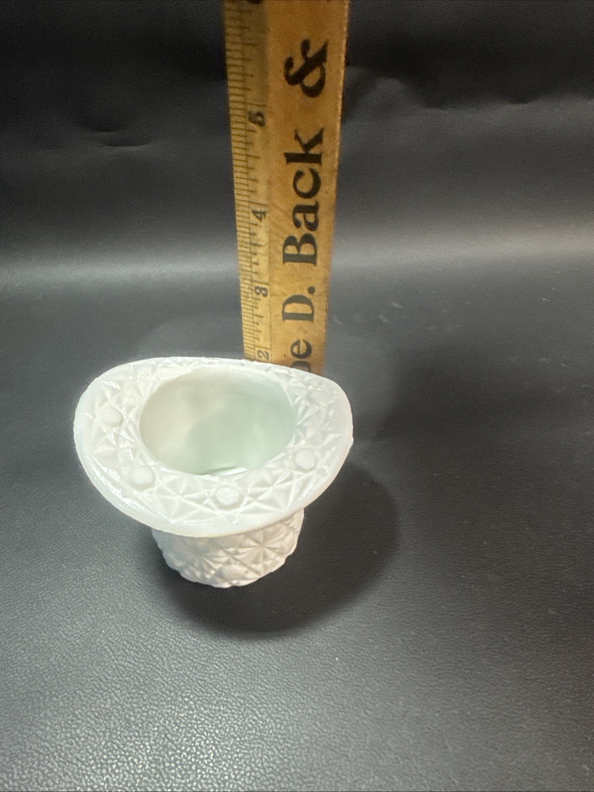 Vintage 1960’s Fenton Milk Glass Top Hat – Daisy & Button Pattern 3 3/8″ UV GLOW
