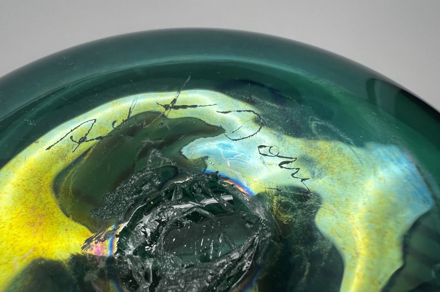 Signed Art Glass Iridescent Pulled Feather Iridescent Vase 4.5″ tall studio 2013