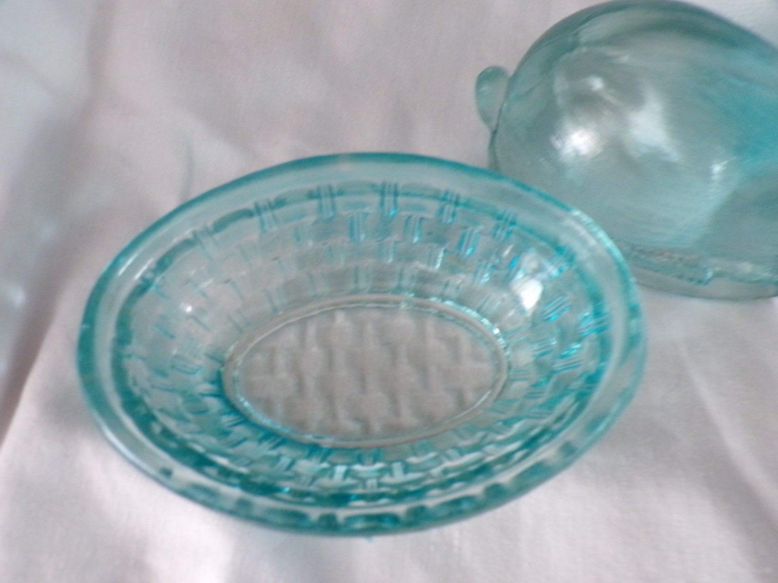 Vintage Rabbit Bunny On Nest Blue Glass Unmarked Woven Basket 4.5″