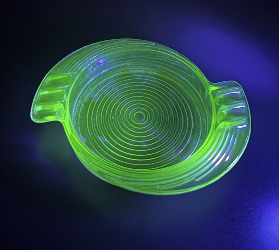 Vintage Hazel Atlas Uranium Glass Glows Art Deco Ribbed Eye Design Ash Tray