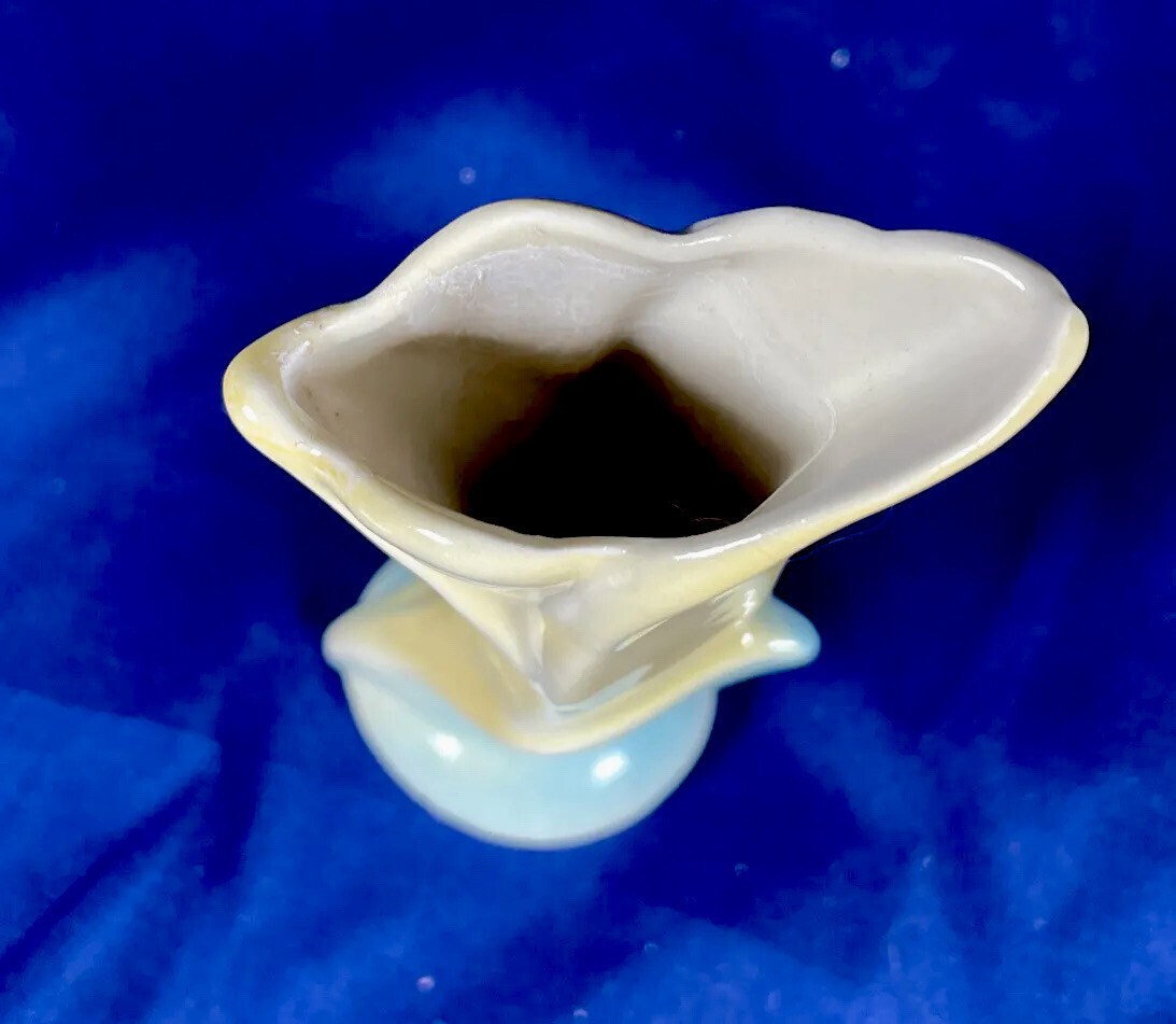 Shawnee 5 Inch Lilly Bud Vases Vintage Blue Yellow #1125 USA EUC Mini
