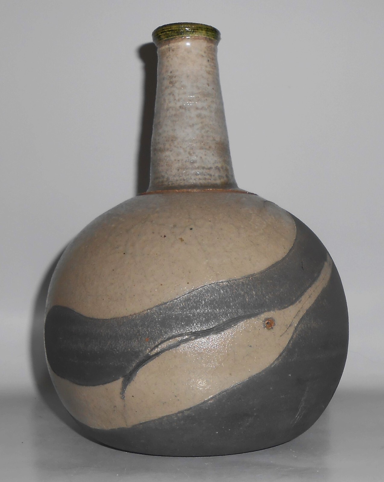FRANK BOYDEN 9.5″ Studio Pottery Bulbous Vase – Alligator Gar