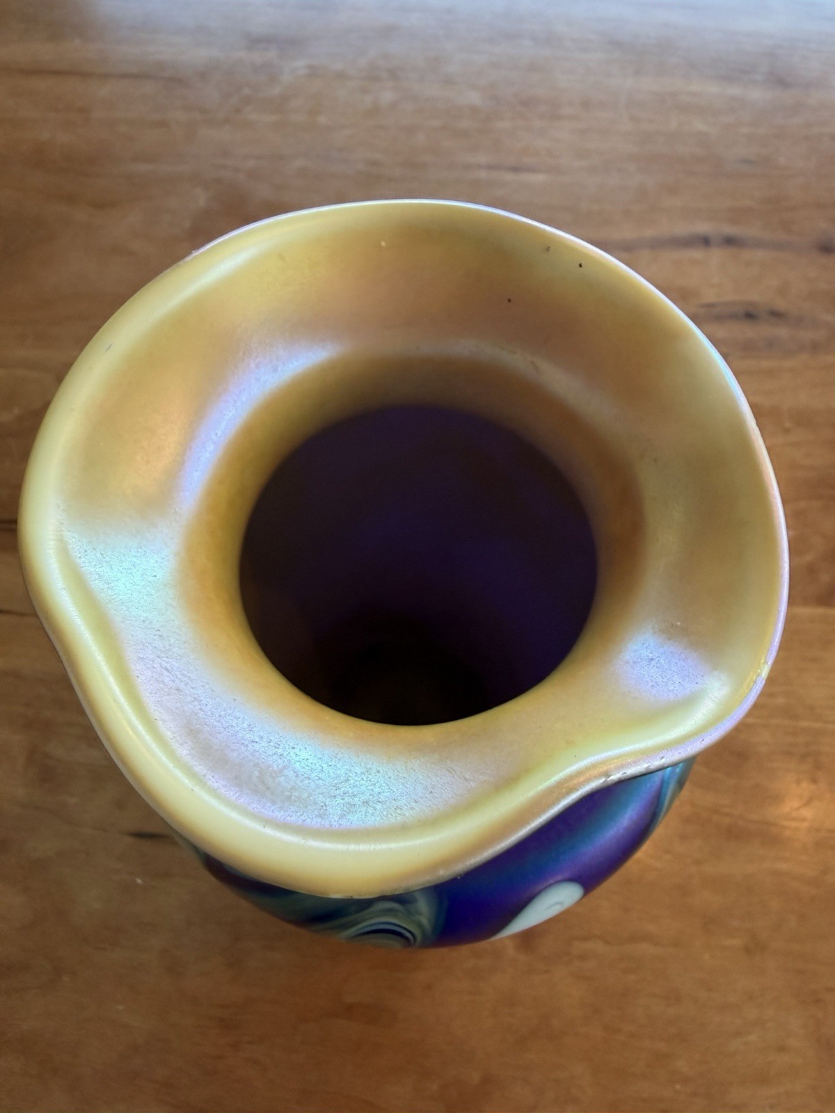 1983 Grant Randolph Studio Art Glass Vase 6″ Iridescent Pulled Feather SIGNED R