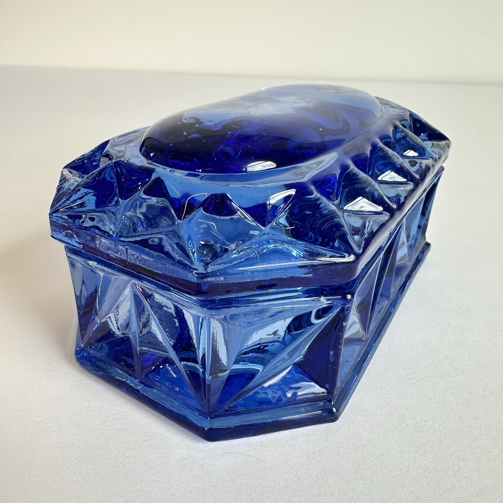 Fenton Intl. Art Glass Cottage Blue Trinket Box. Beautiful Condition! Faceted