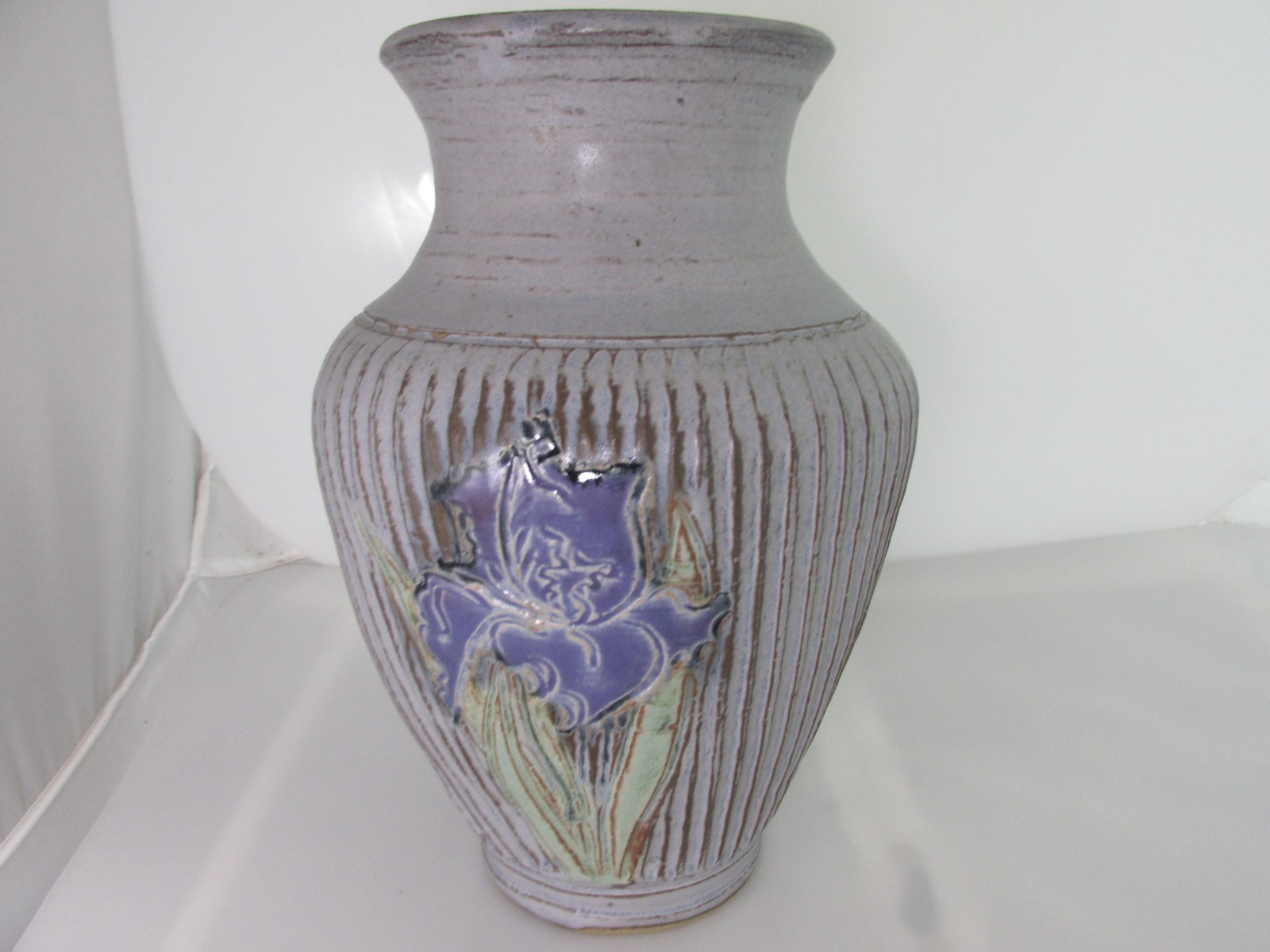 Emily Pearlman EP SIGNED Art Pottery Vase Large Iris Flower New York Artist 10″